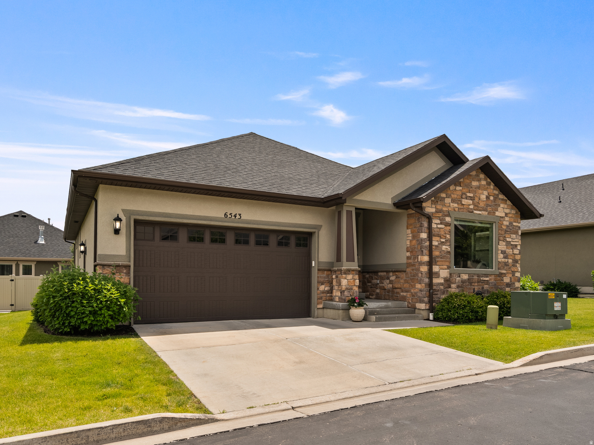 STIRLING POINTE - Residential