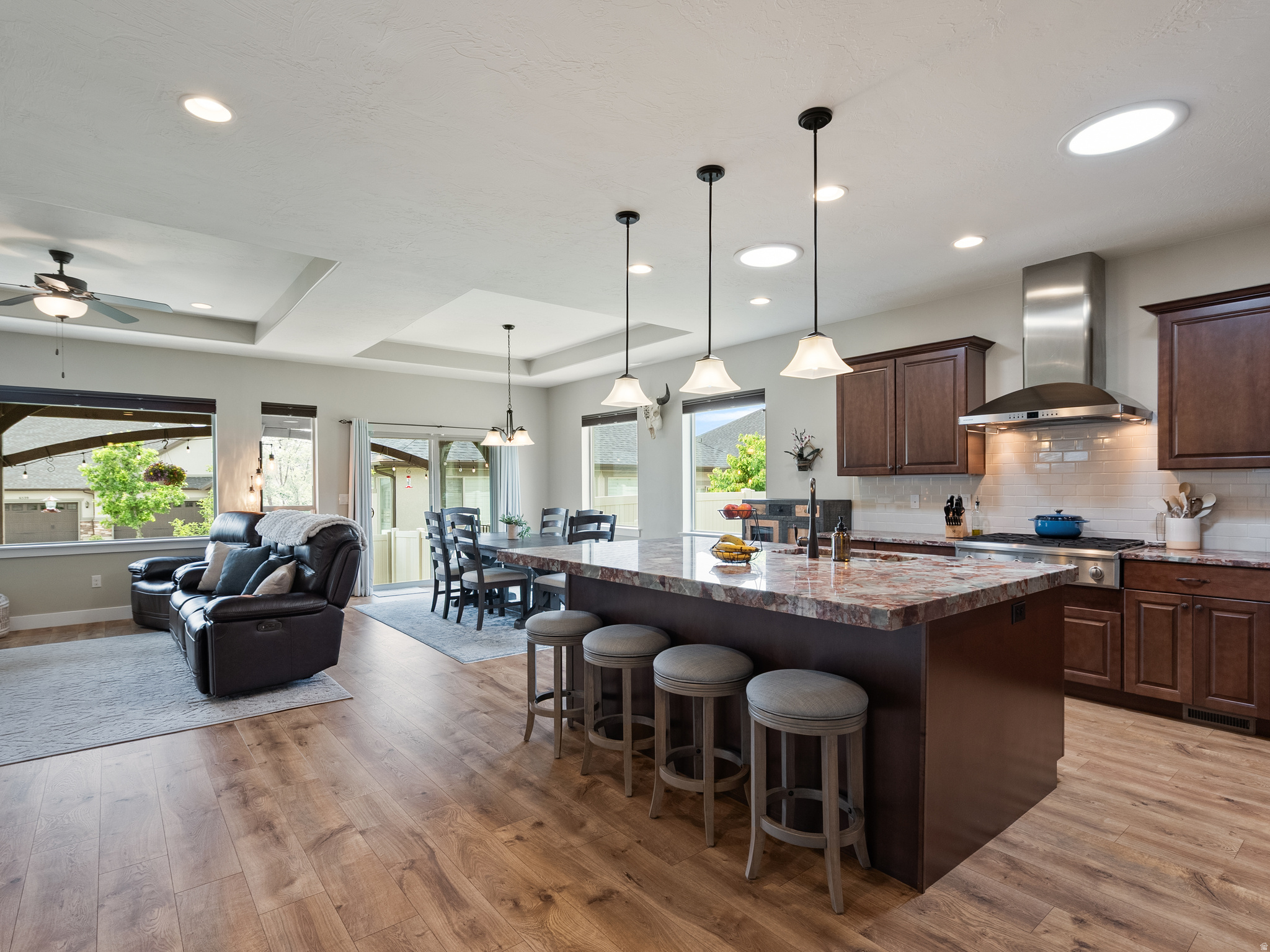 STIRLING POINTE - Residential