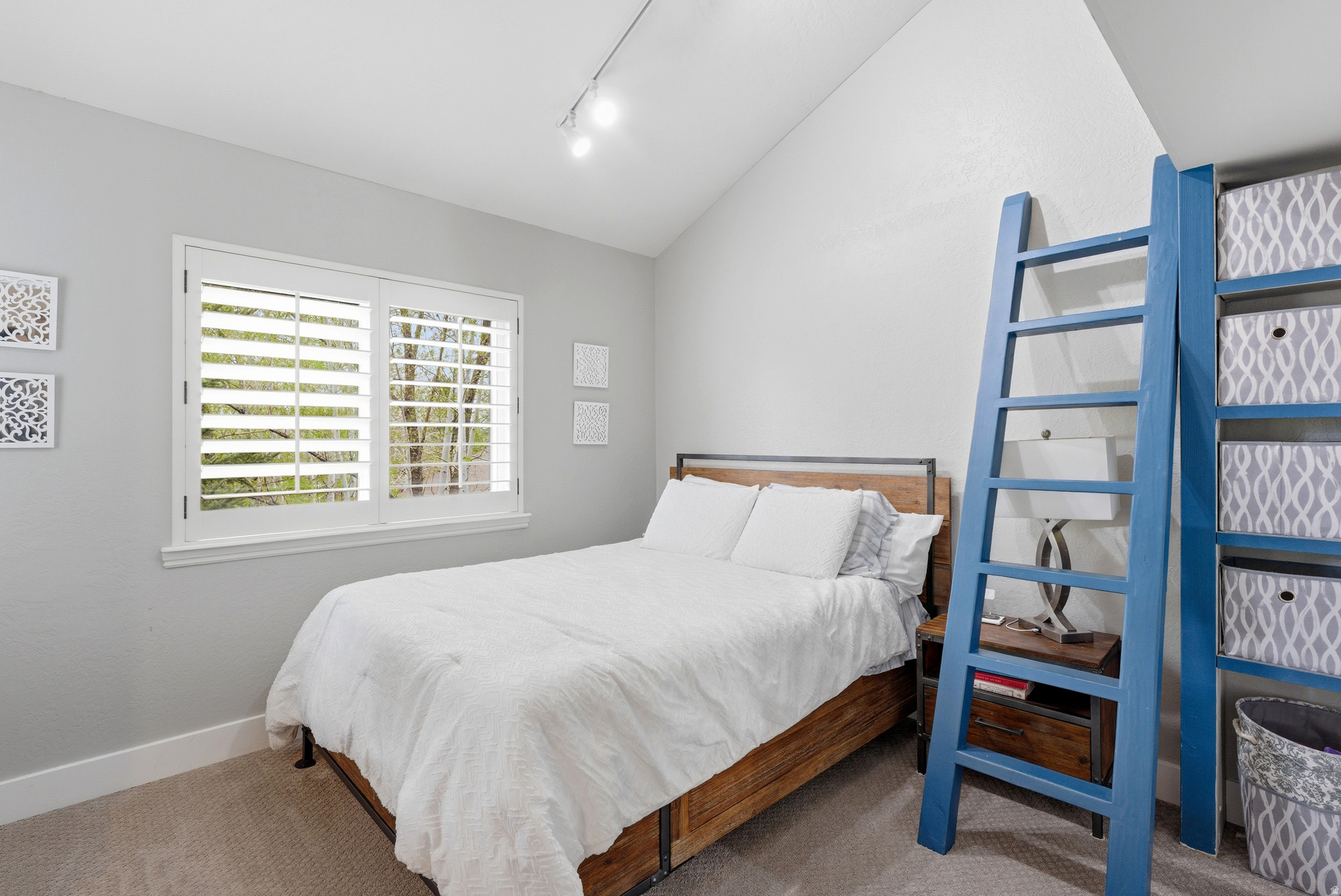 SILVER SPRINGS - Residential