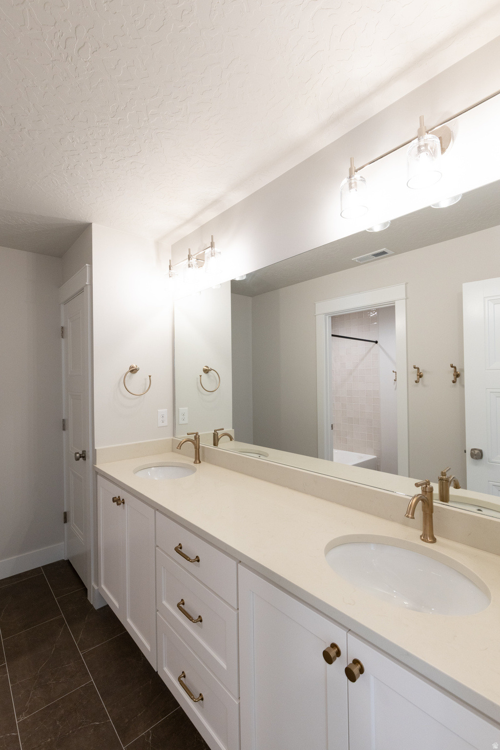 BEACON POINTE - Residential