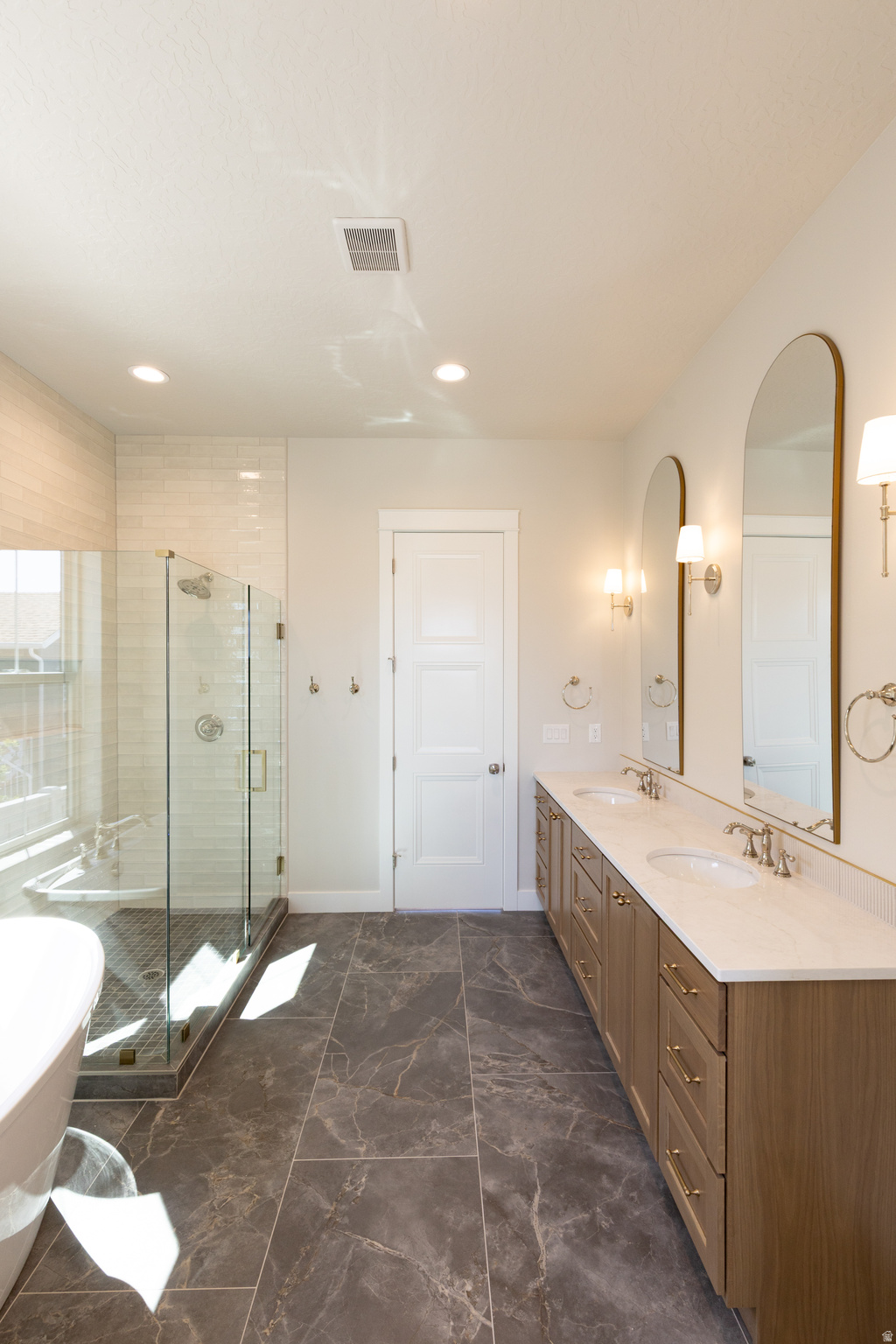 BEACON POINTE - Residential