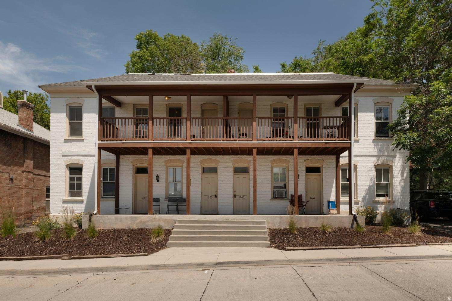 INCREDIBLE OPPORTUNITY TO OWN A FOURPLEX BY THE UNIVERSITY OF UTAH.  3/10THS OF A MILE WALK FROM PRESIDENT'S CIRCLE! 10 BEDROOMS, 4 BATHROOMS, 8 UNCOVERED PARKING SPACES. UNIT 1: 3 BEDROOMS, 1 BATHROOM, 2 PARKING SPACES. UNIT 2: 3 BEDROOMS, 1 BATHROOM, 2 PARKING SPACES. UNIT 3: 2 BEDROOMS, 1 BATHROOM, 2 PARKING SPACES. UNIT 4: 2 BEDROOMS, 1 BATHROOM, 2 PARKING SPACES. SOLID RENTAL HISTORY. ENJOY TENNIS, A PLAYGROUND AND REFRESHING OPEN PARK SPACE AT NEARBY RESERVOIR PARK. RIO GRANDE CAFE, PIE PIZZERIA, LIBERTY COIN LAUNDRY, UNIVERSITY PHARMACY, 7-11, SUBWAY AND MORE ALL WITHIN WALKING DISTANCE. OFFER SUBJECT TO WALKTHROUGH AND INSPECTION. INCOME STATEMENTS ATTACHED. SQUARE FOOTAGE FIGURES ARE PROVIDED AS A COURTESY ESTIMATE ONLY AND WERE OBTAINED FROM COUNTY RECORDS. BUYER AND BUYER AGENT ARE ADVISED TO OBTAIN AN INDEPENDENT MEASUREMENT.