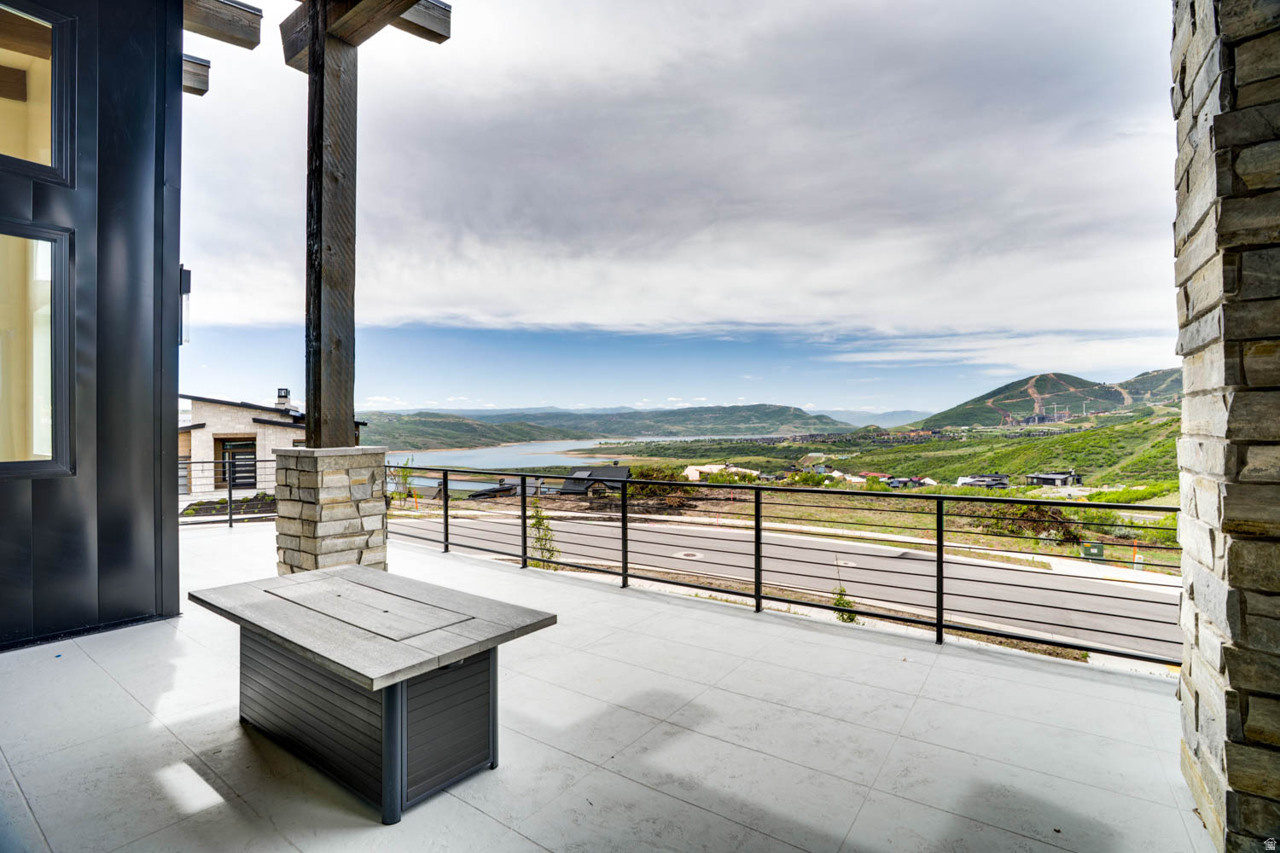 AMANTI LAGO - Residential