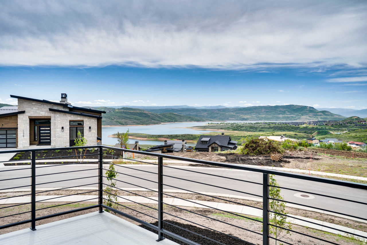 AMANTI LAGO - Residential
