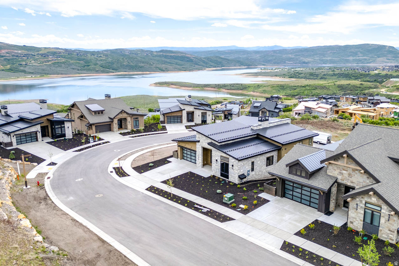 AMANTI LAGO - Residential