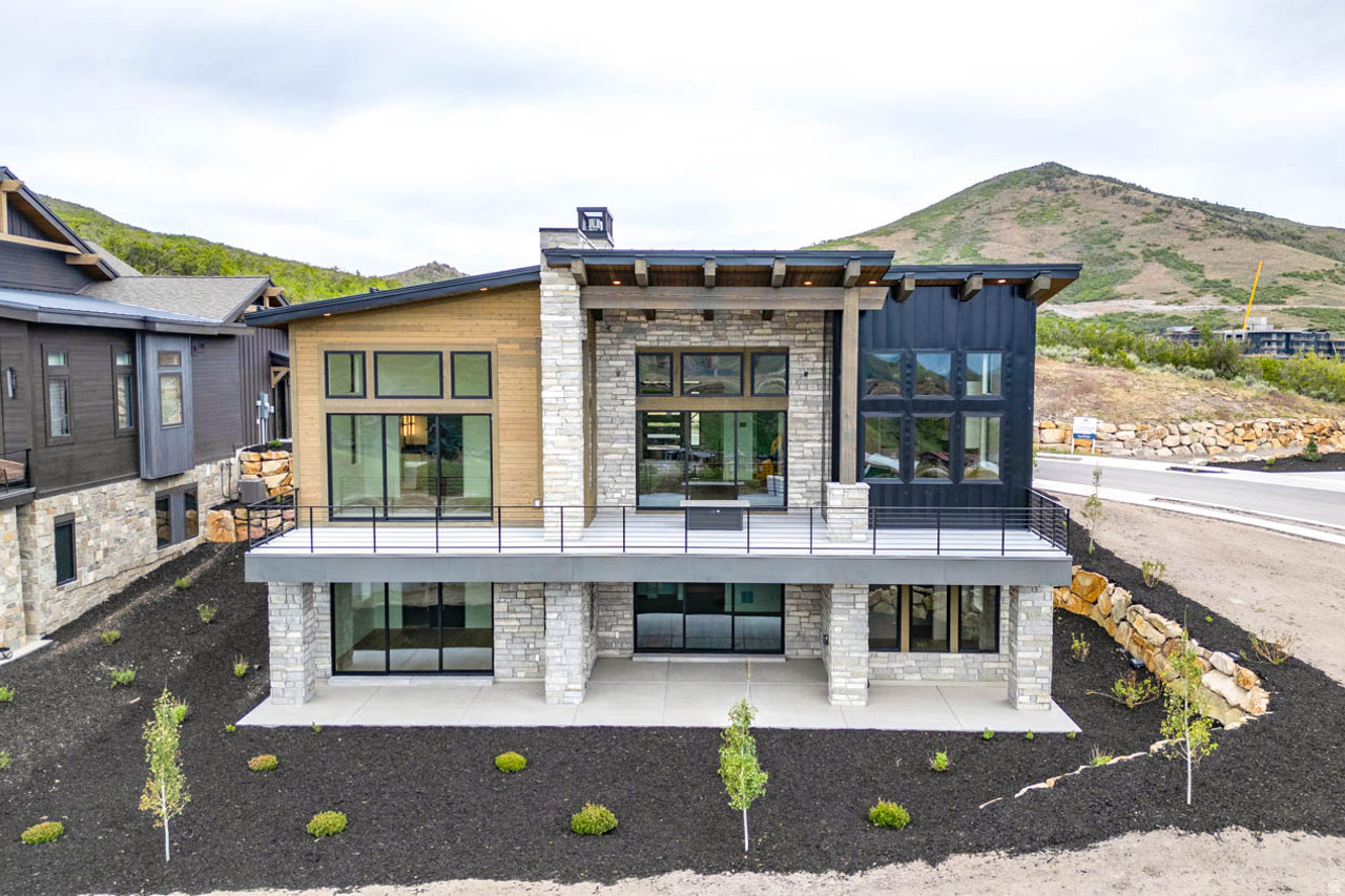AMANTI LAGO - Residential