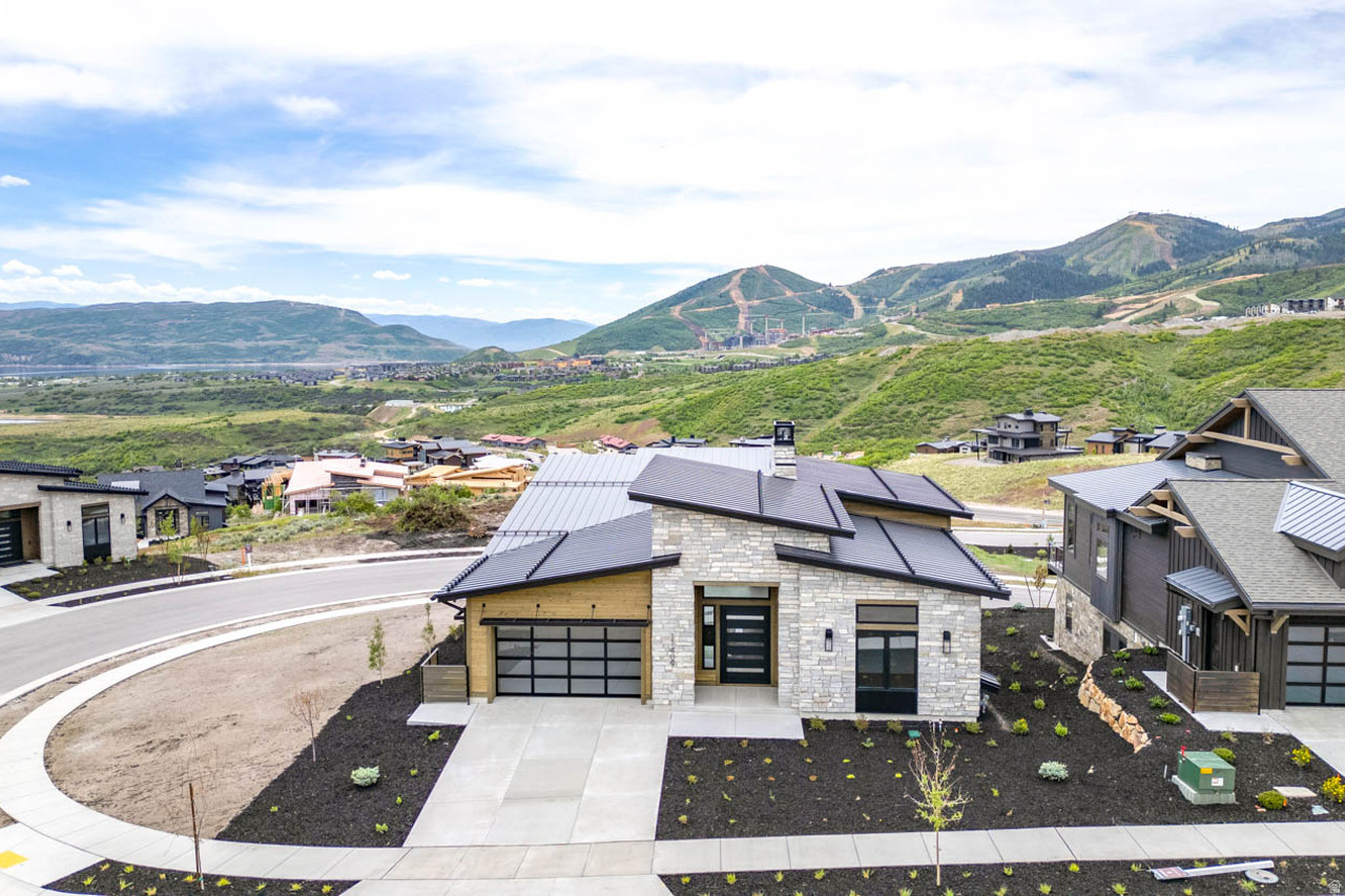 AMANTI LAGO - Residential