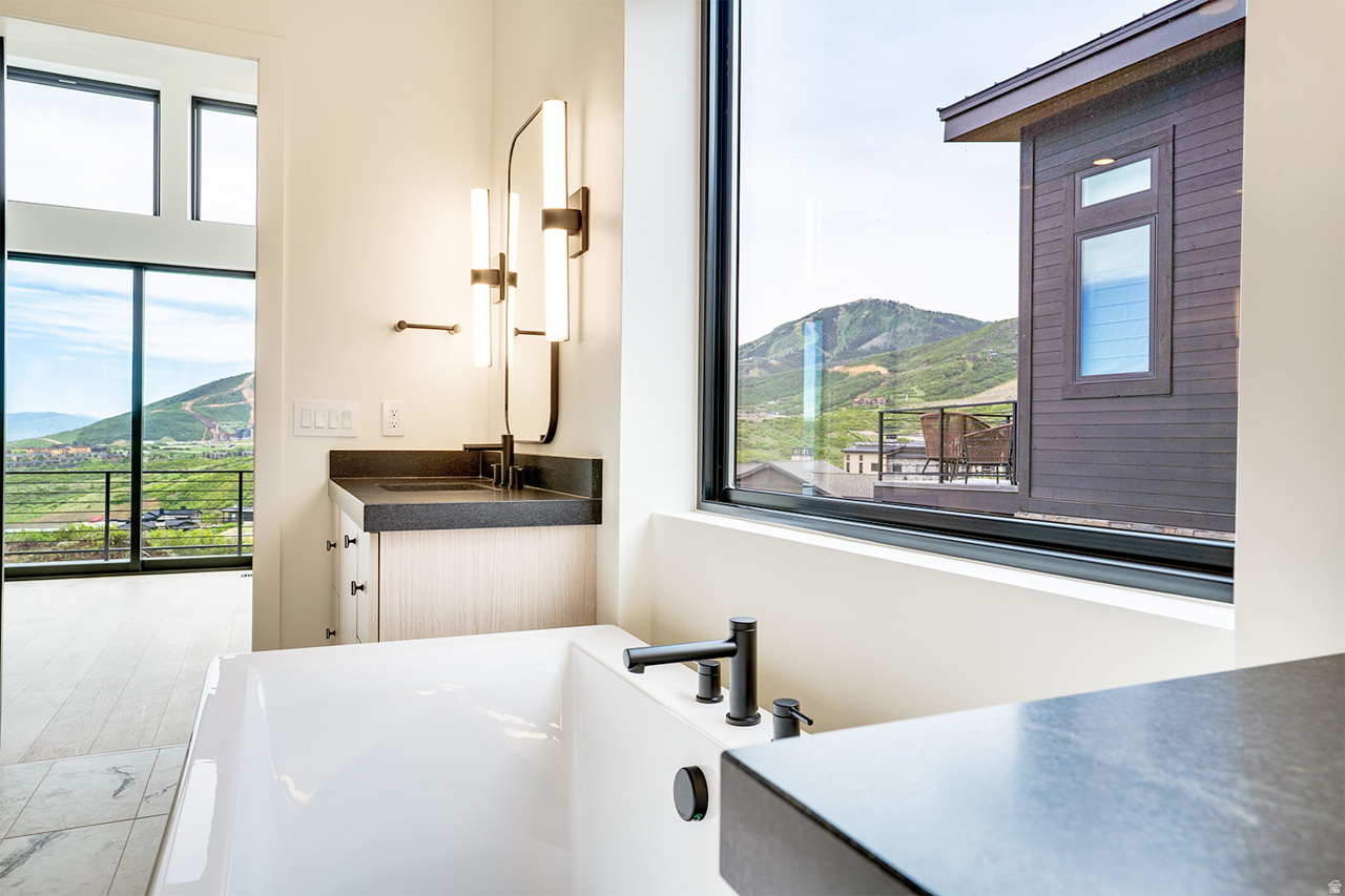 AMANTI LAGO - Residential
