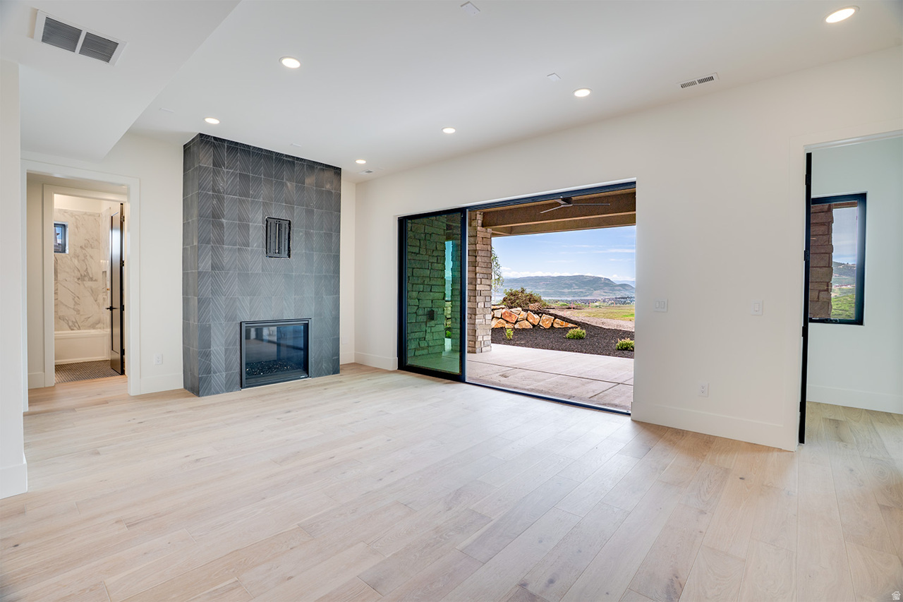 AMANTI LAGO - Residential