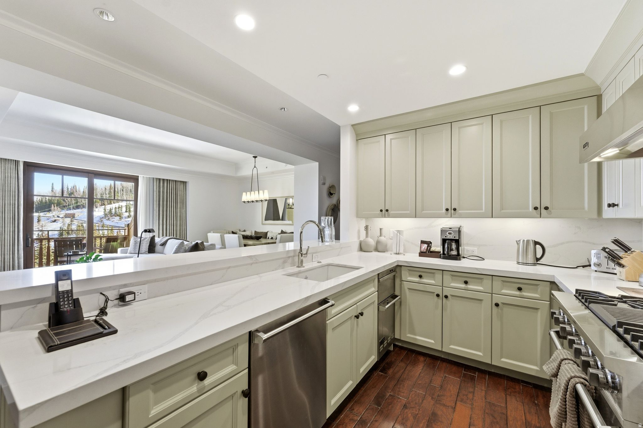 MONTAGE - Residential