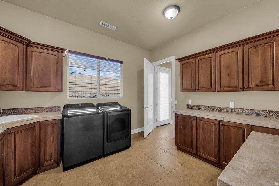 KNOLLS AT LITTLE VALLEY 3 - Residential