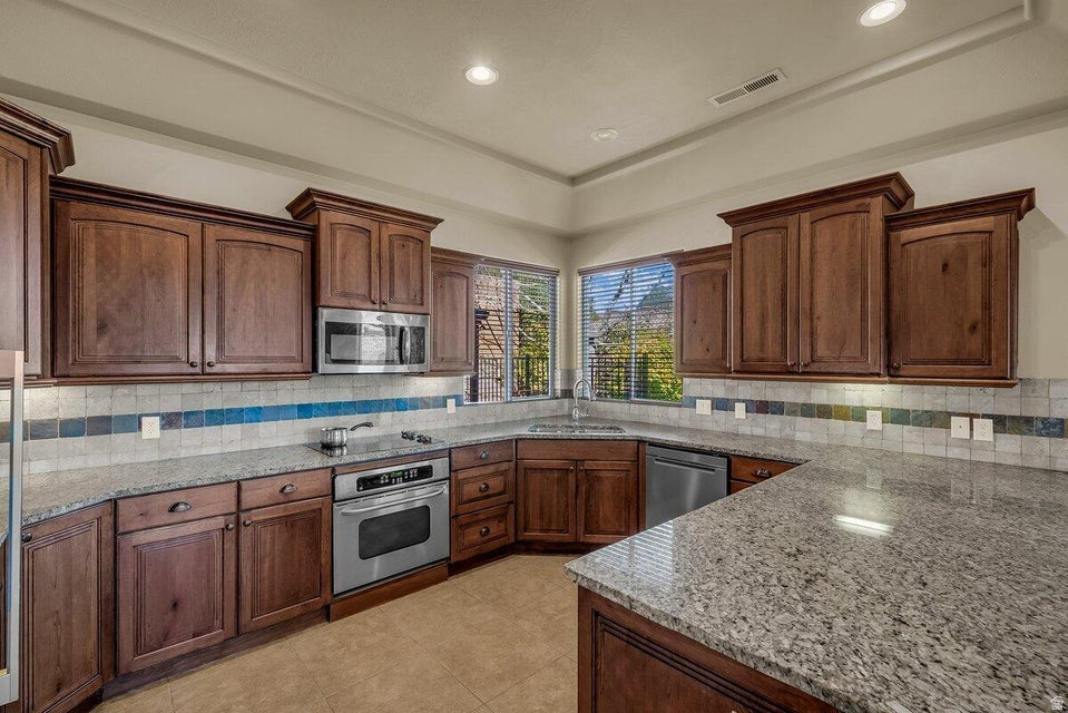 KNOLLS AT LITTLE VALLEY 3 - Residential