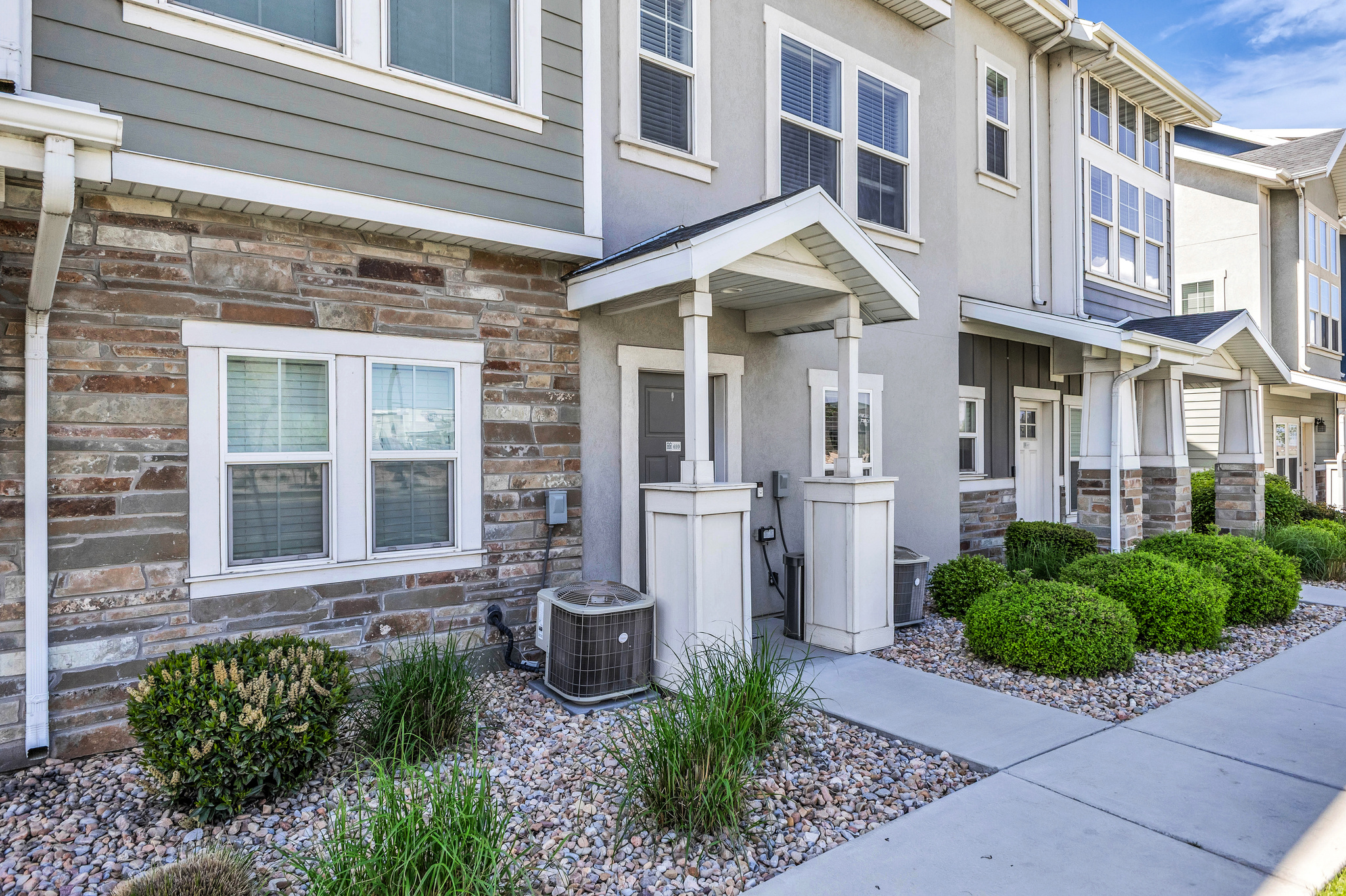 EDGEWATER - Residential