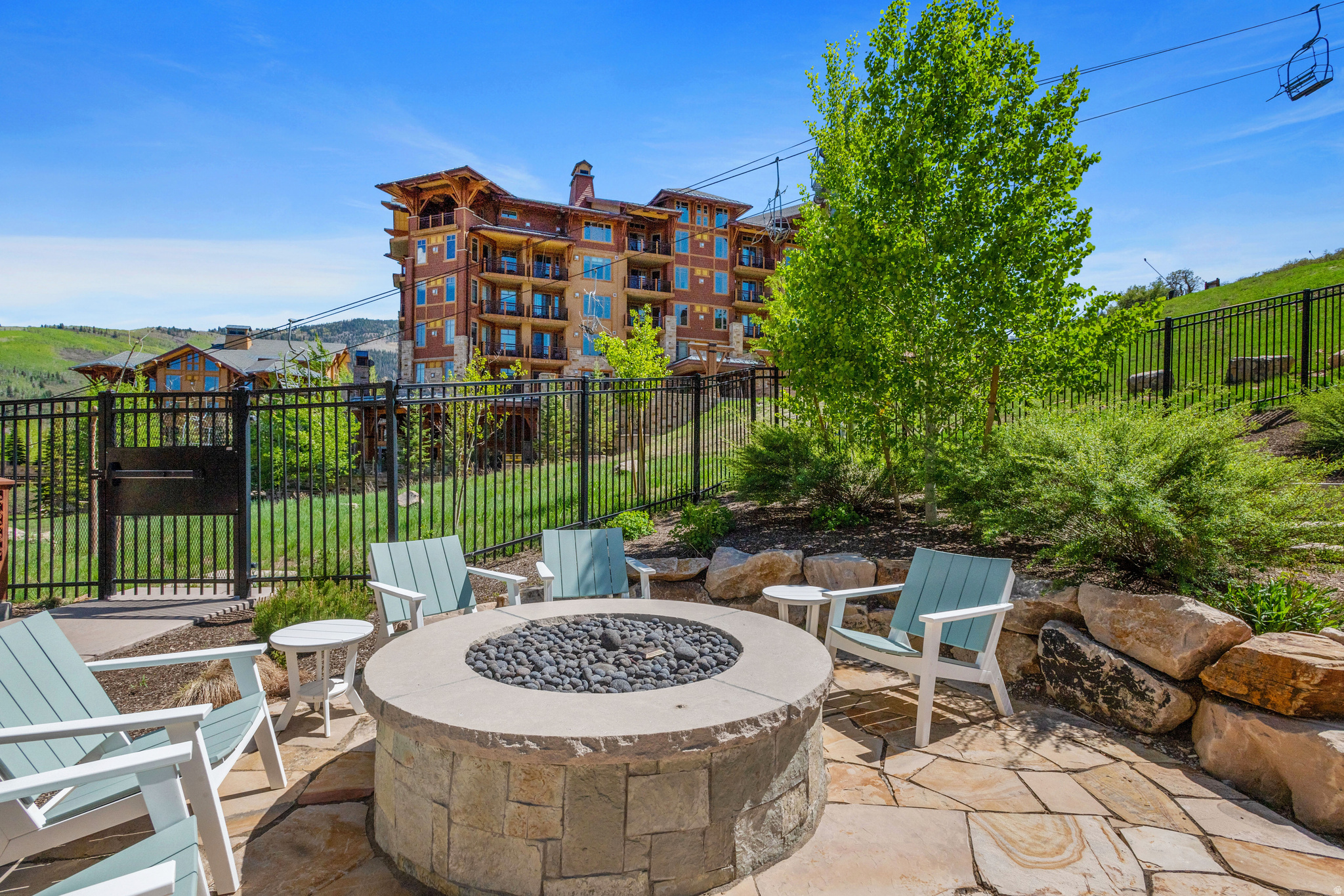 LIFT CONDOS - Residential