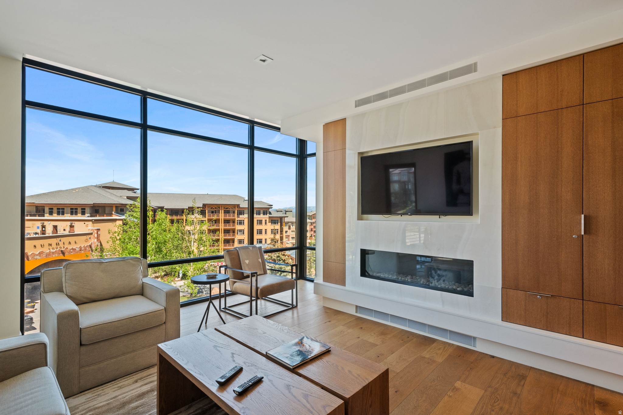 LIFT CONDOS - Residential