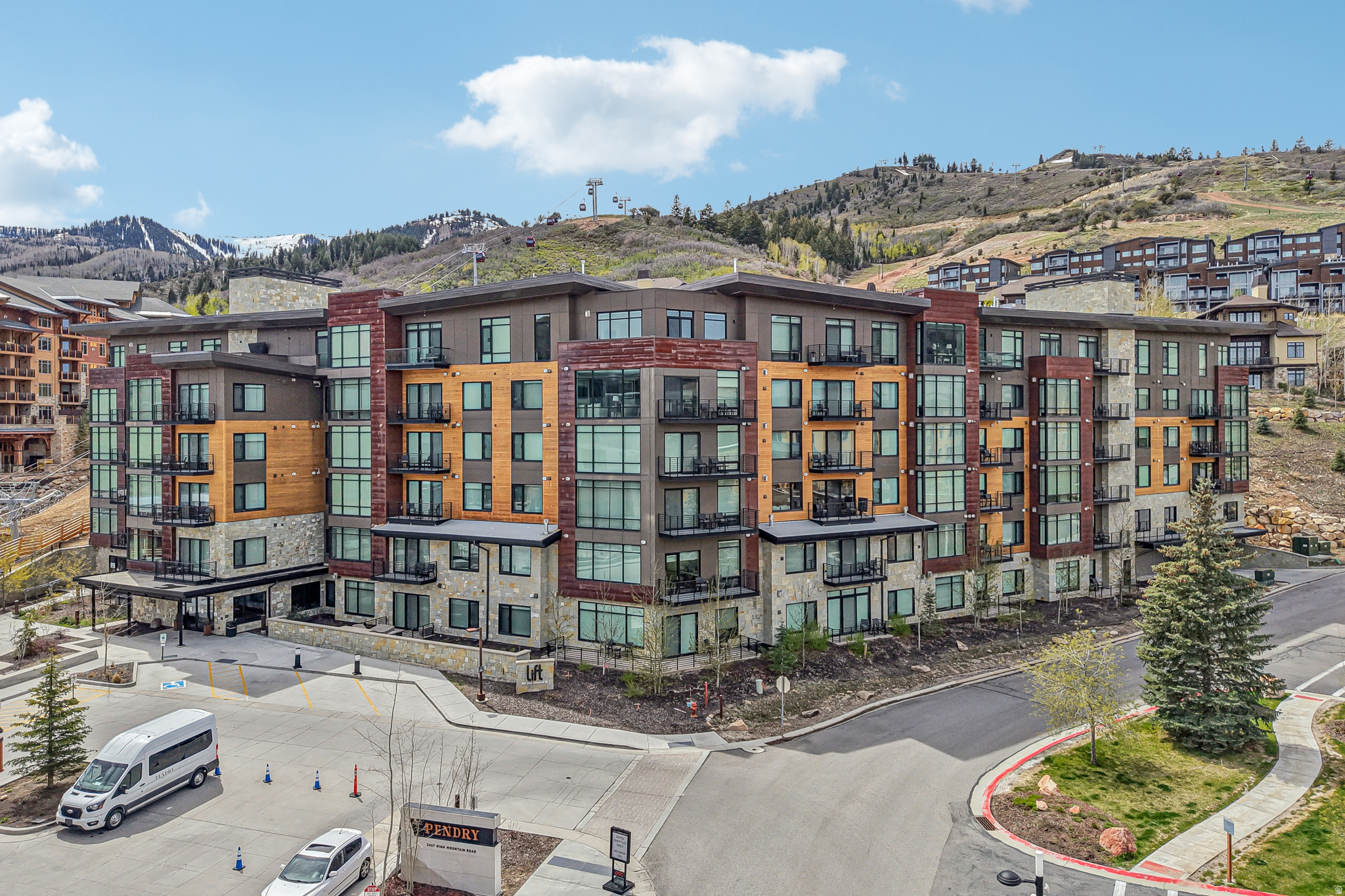 LIFT CONDOS - Residential