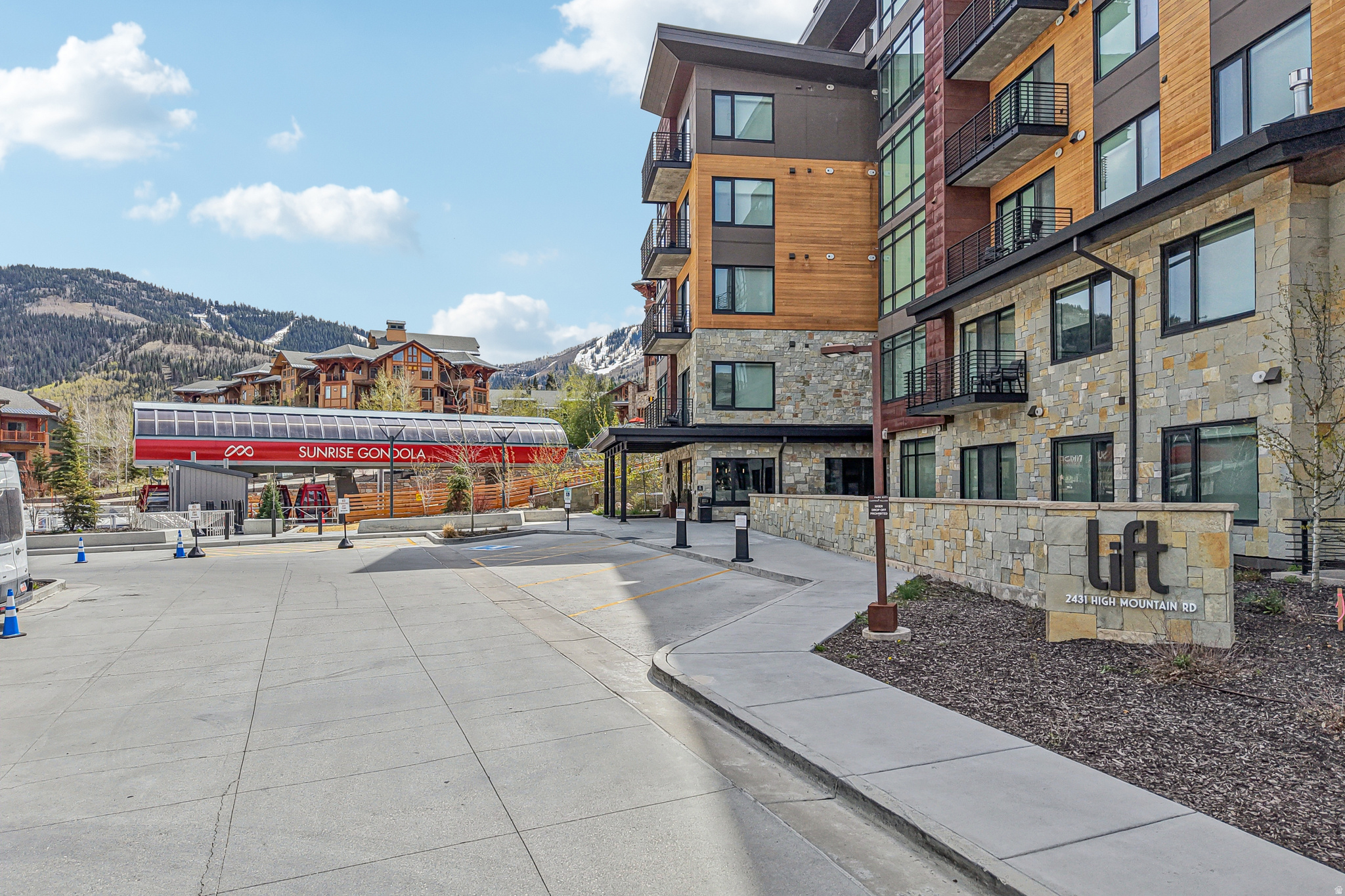 LIFT CONDOS - Residential
