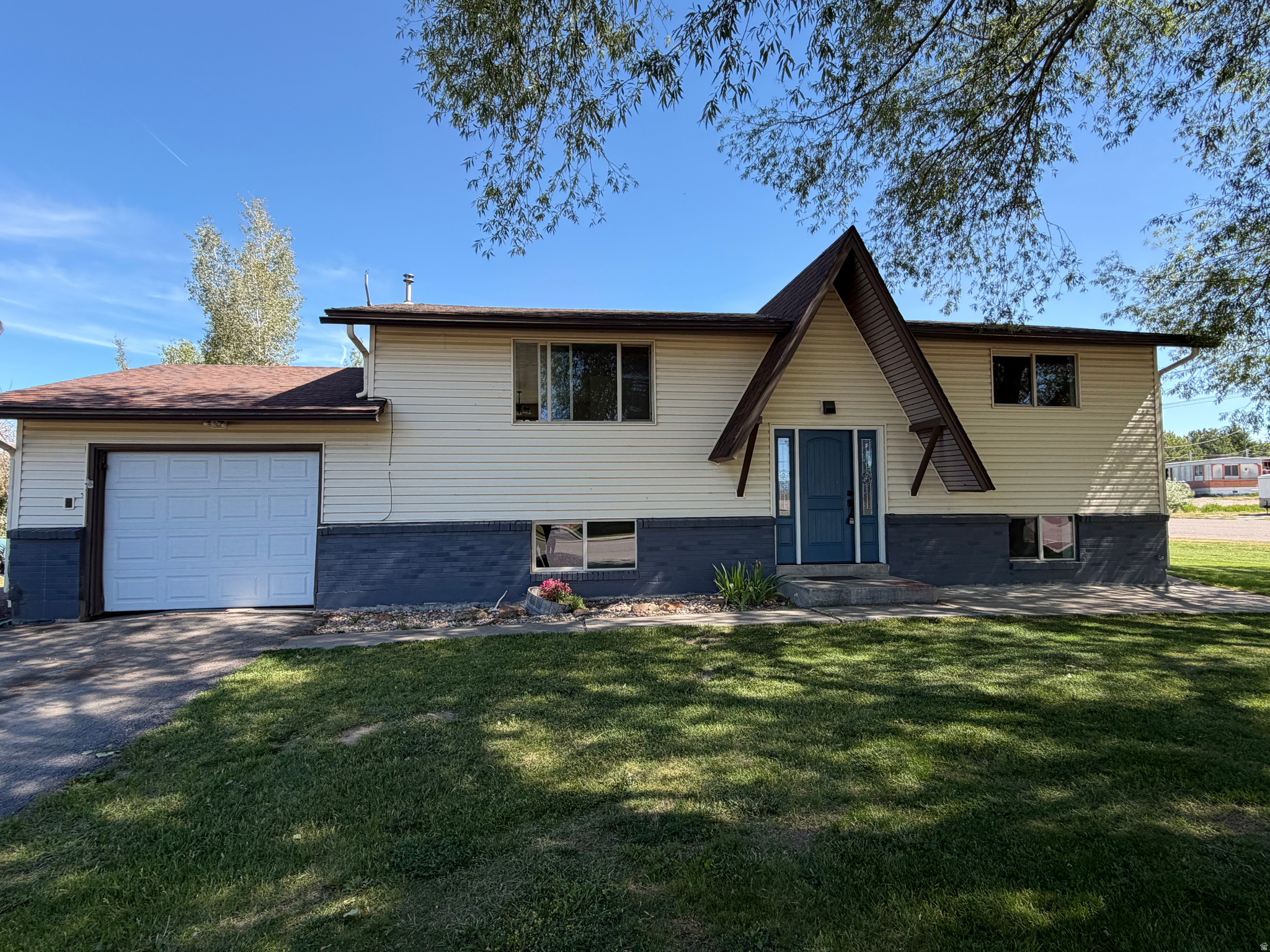 NICELY UPDATE!   Excellent location, Nice yard, 2  Spacious family rooms,  Large bed rooms,  New Paint, New Flooring, New Tile in upstairs Bath.    Large shade trees keep the home shaded all day.   Tons of room for parking your RV, Boat or project car,  Has a deep one car garage.   Great home come see anytime.