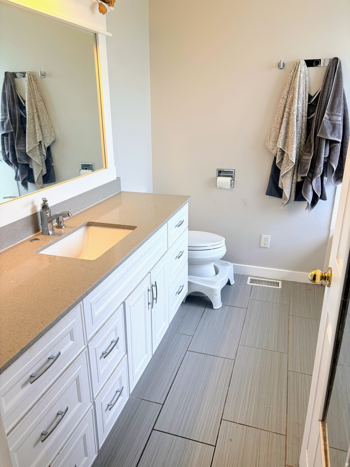 SHADOW MOUNTAIN - Residential Lease