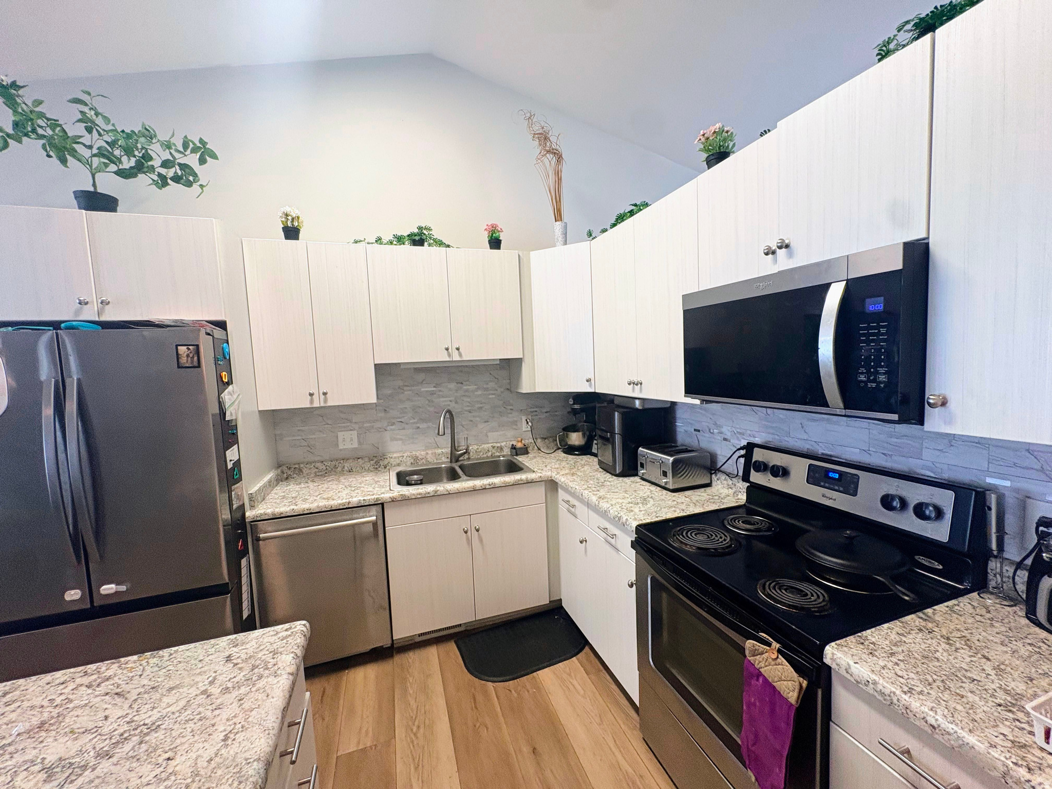 SHADOW MOUNTAIN - Residential Lease