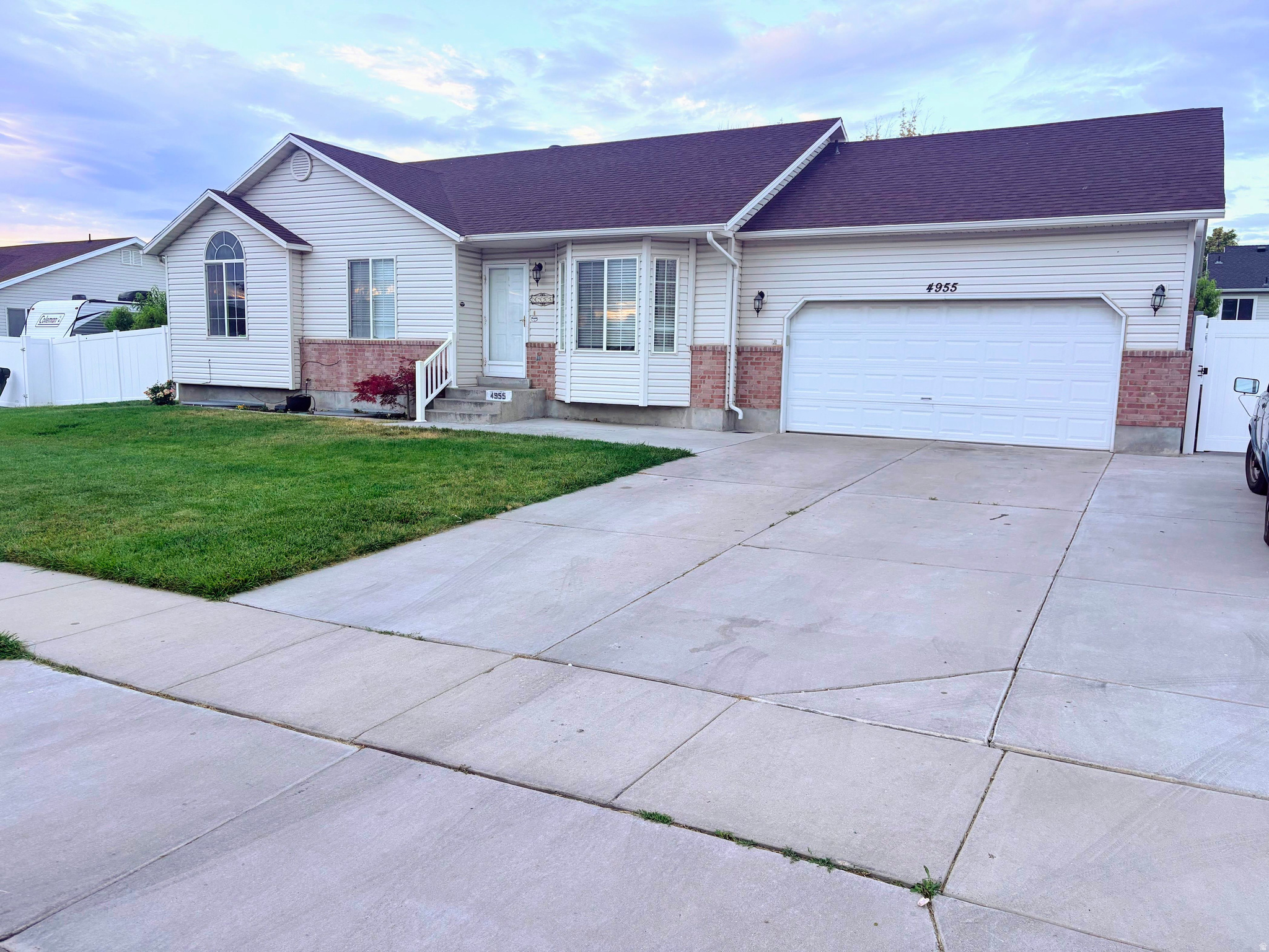 SHADOW MOUNTAIN - Residential Lease