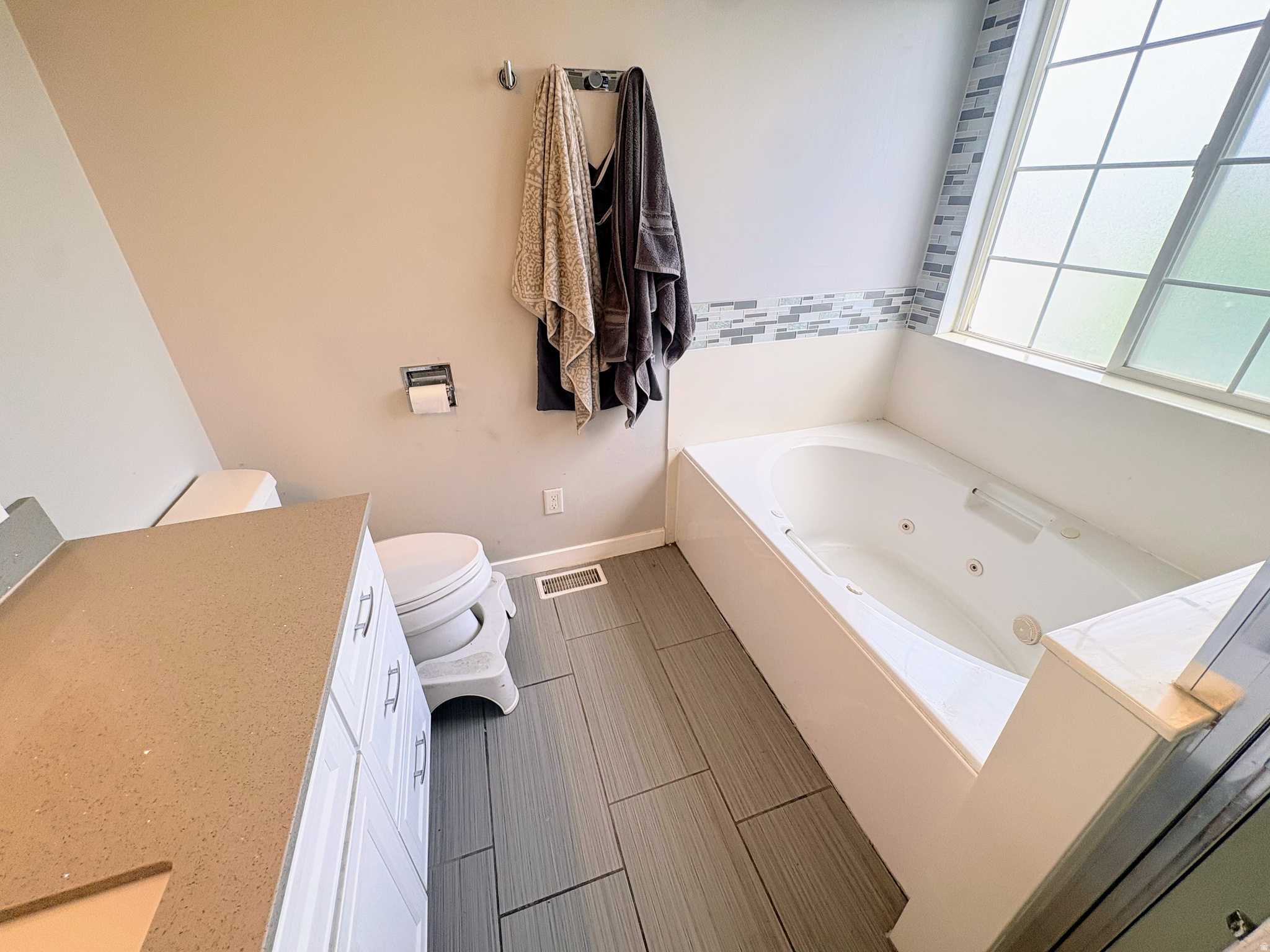 SHADOW MOUNTAIN - Residential Lease