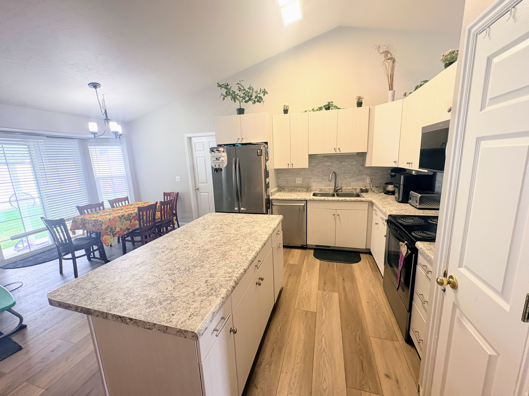 SHADOW MOUNTAIN - Residential Lease