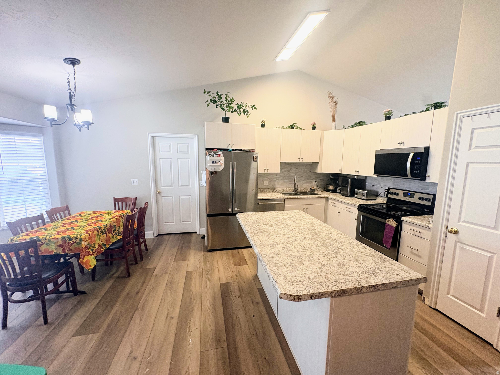 SHADOW MOUNTAIN - Residential Lease