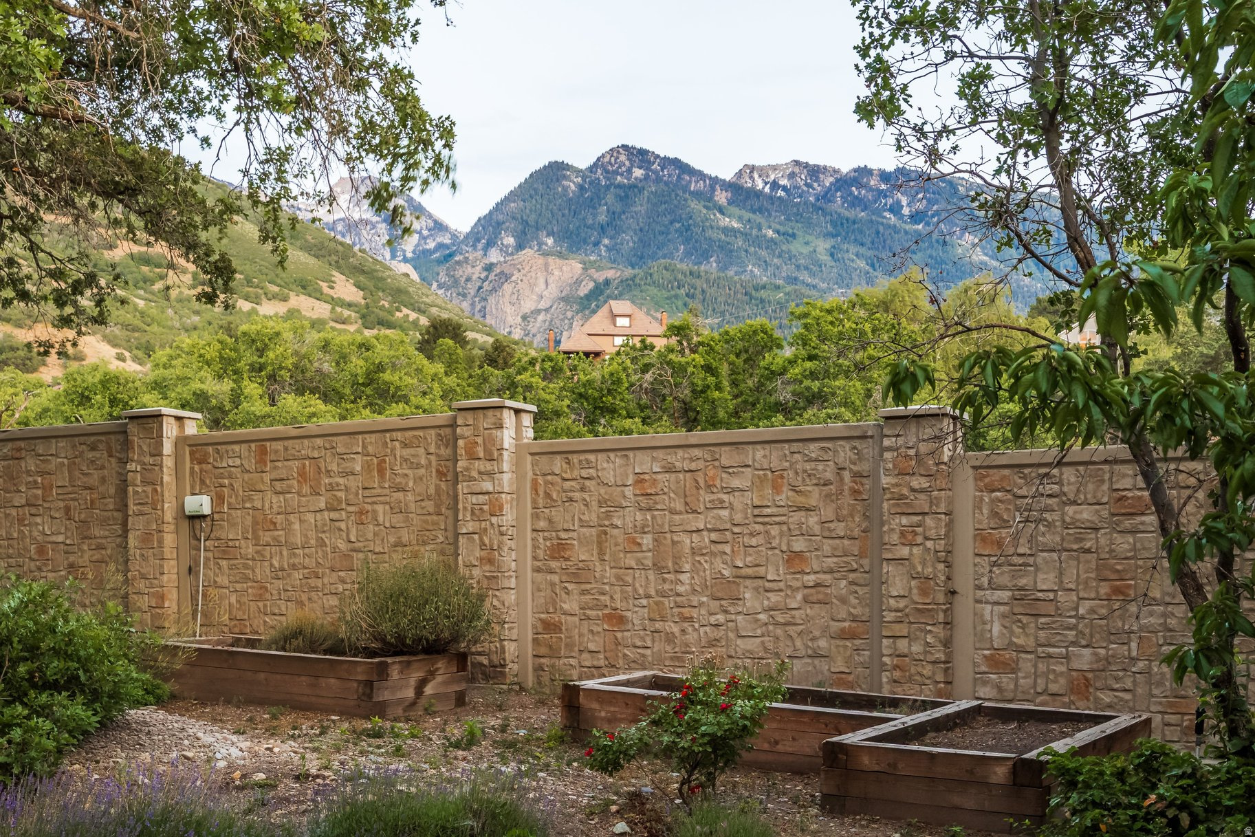 HIDDEN OAK E - Residential