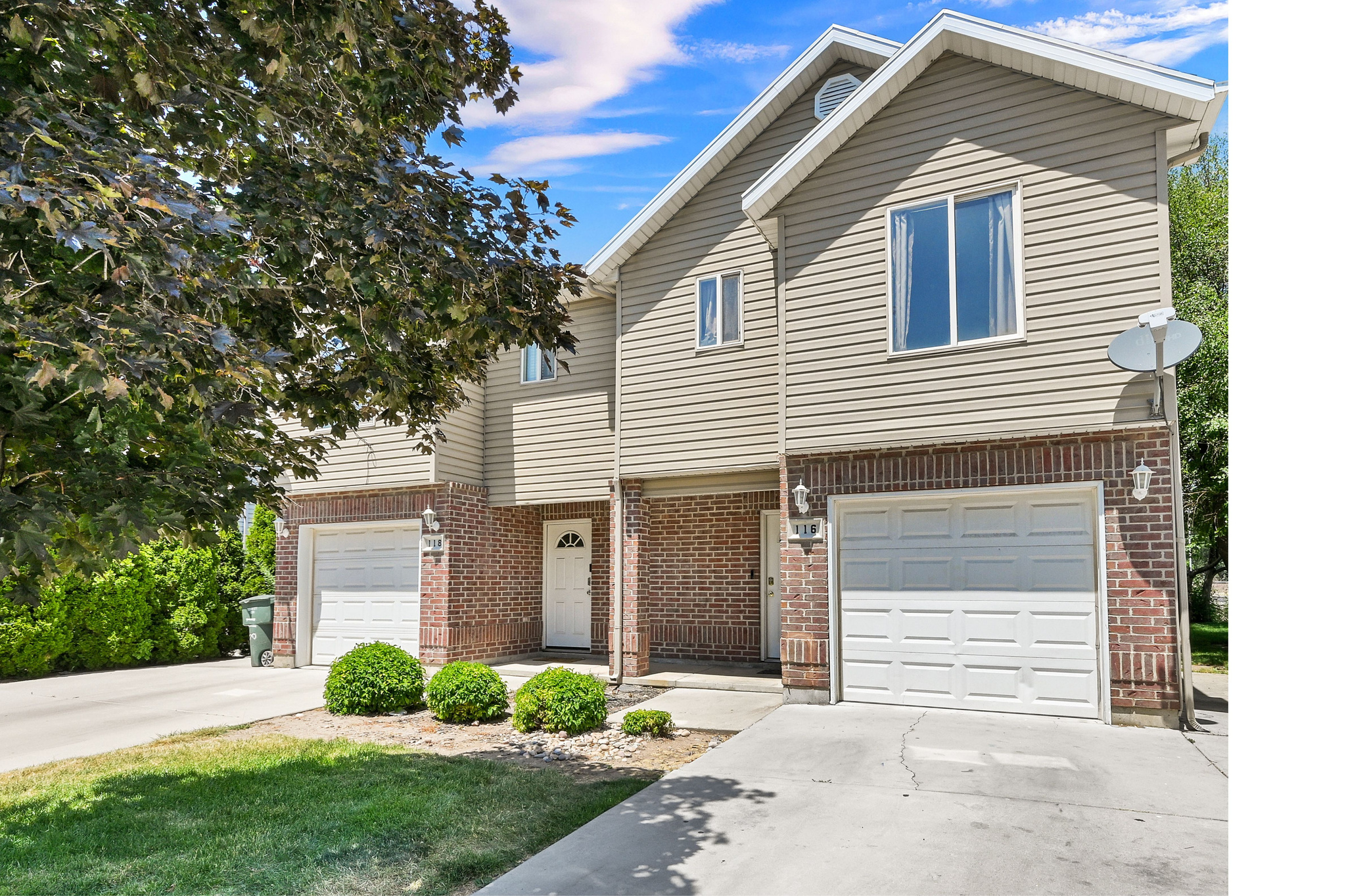 Have you been looking for a Townhome in great shape with Seller Financing? Today could be your lucky day! This beautiful End-Unit Townhouse features 3 bedrooms with newer carpet, 2.5 bathrooms, soaring vaulted ceilings, a 1-car garage, and convenient bedroom-level laundry. The seller is offering financing with an incredibly attractive interest rate! Seller financing is the only option the seller will consider, making this a rare opportunity to bypass traditional lending. Contact the listing agent today to get all the details and financial terms!