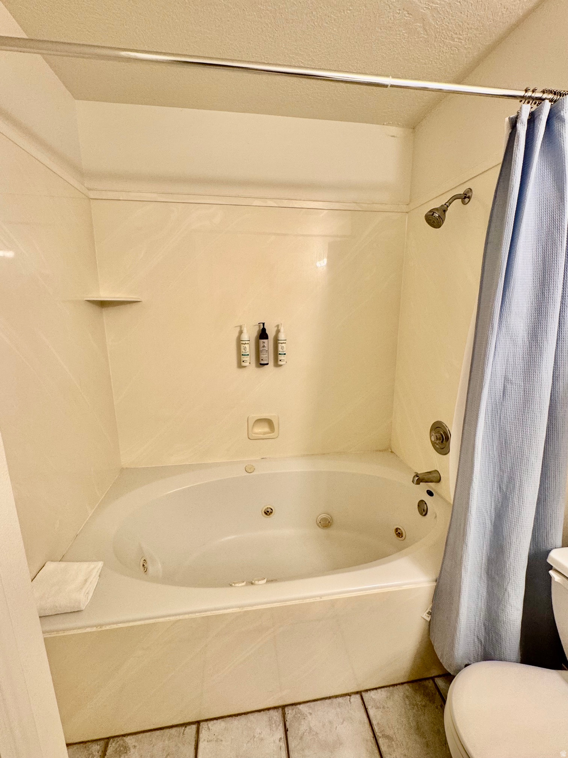 HV LAKEVIEW CONDO #1 - Residential