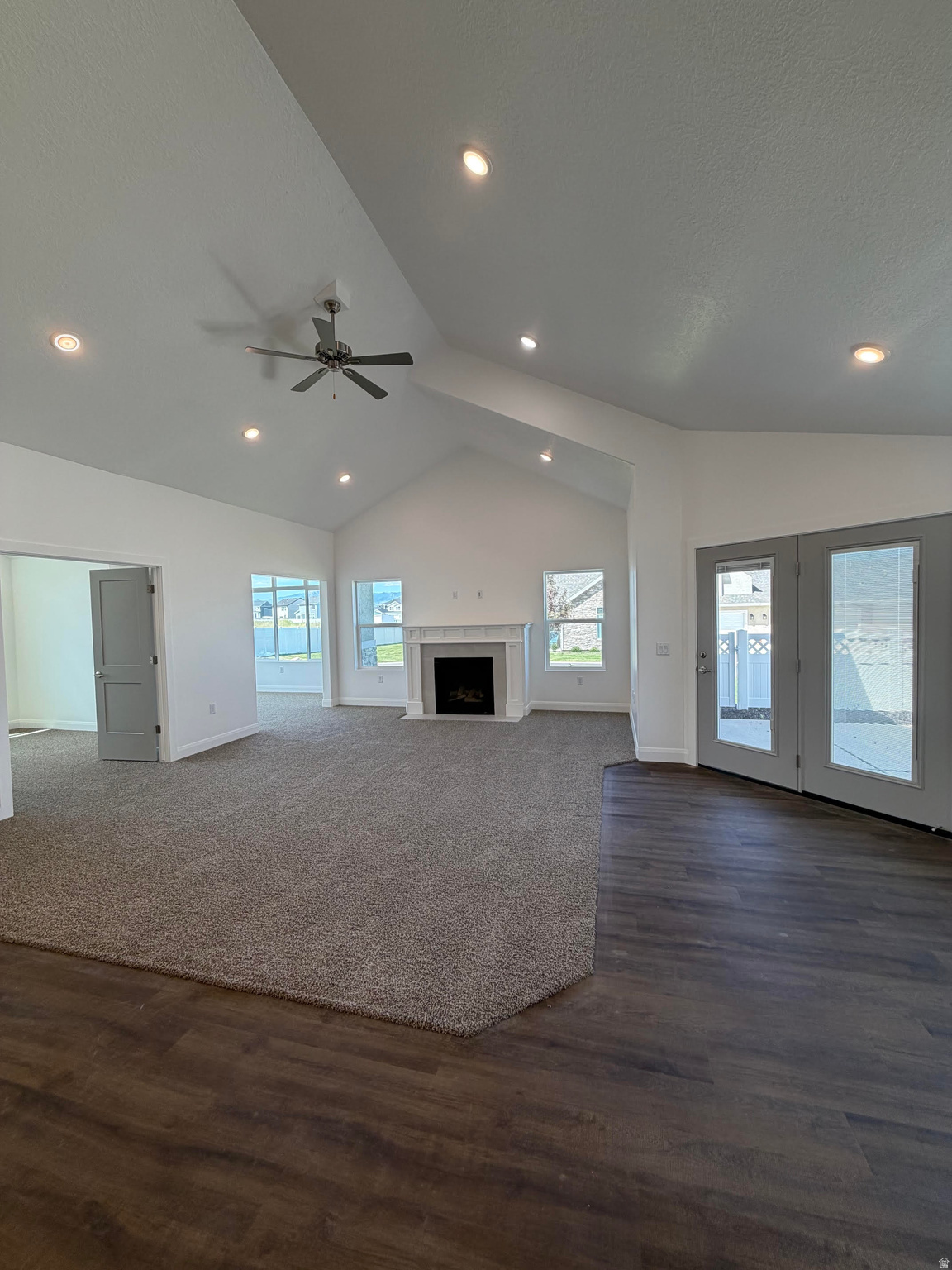 COUNTRY VIEW VILLAS - Residential