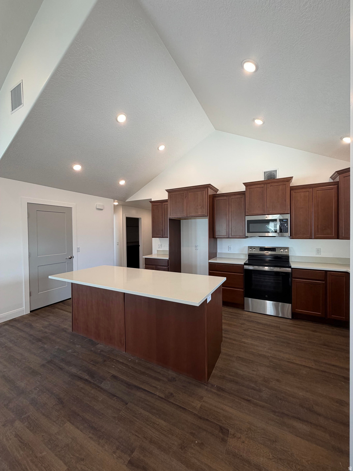 COUNTRY VIEW VILLAS - Residential