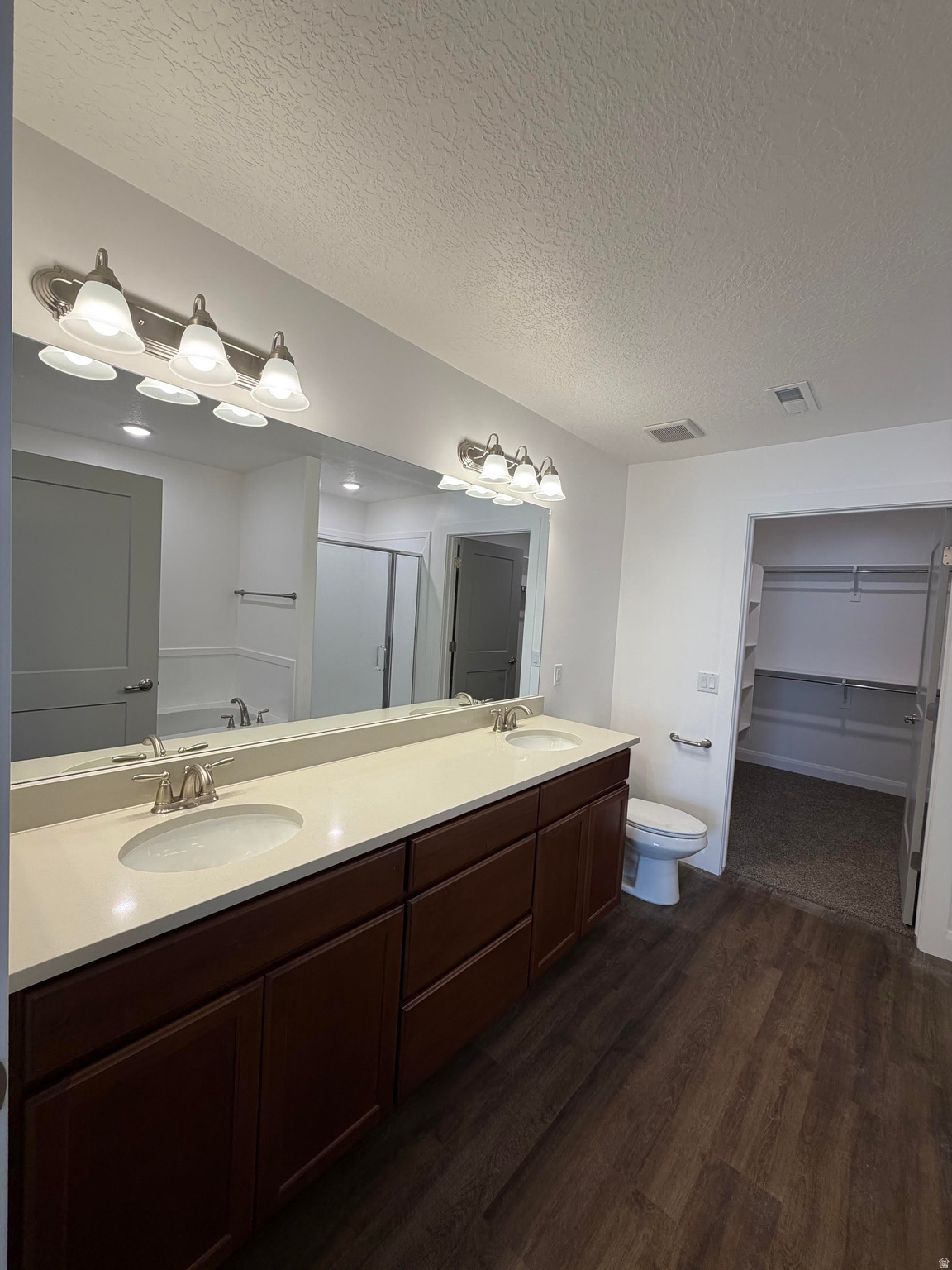 COUNTRY VIEW VILLAS - Residential