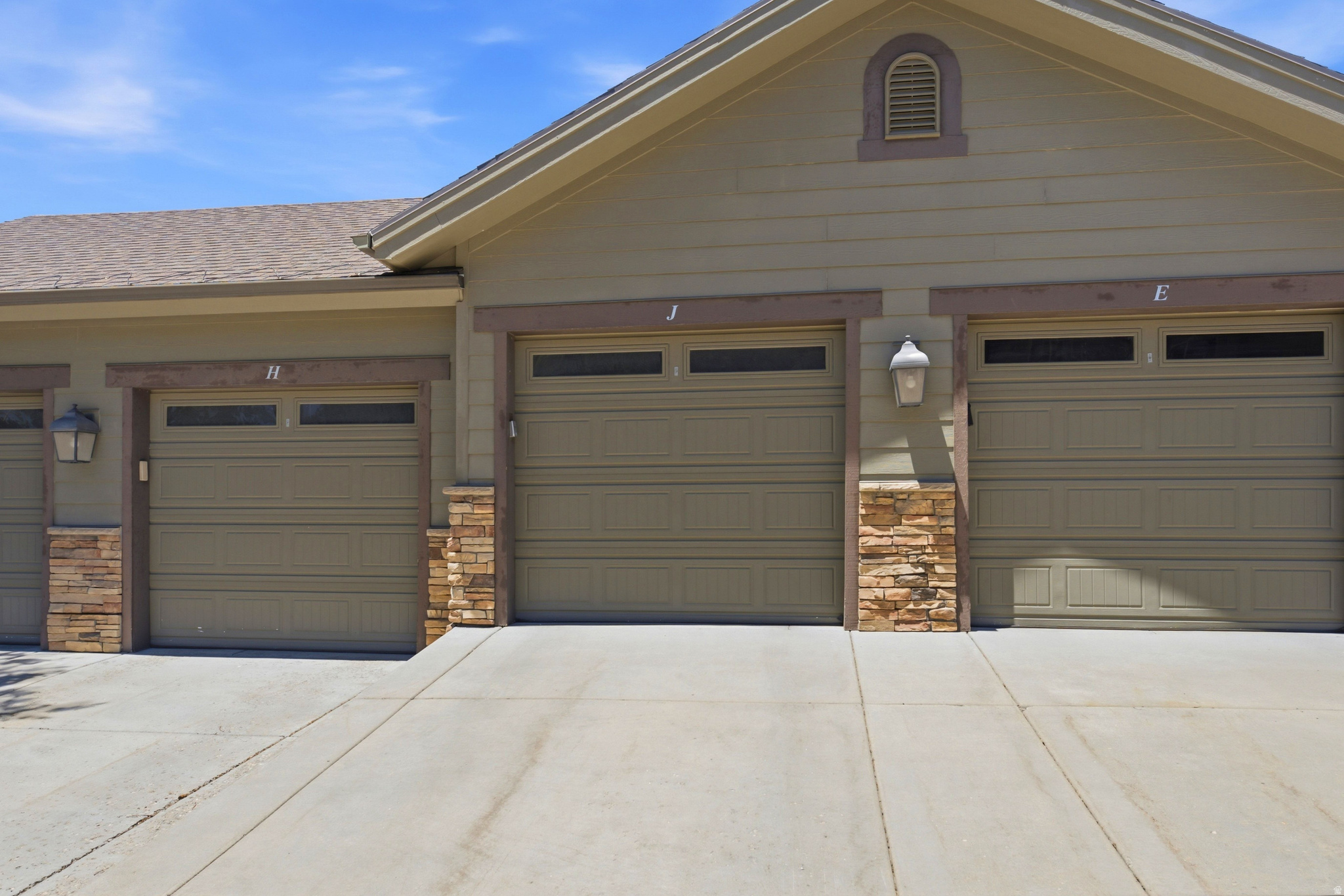 BLACK ROCK RIDGE - Residential