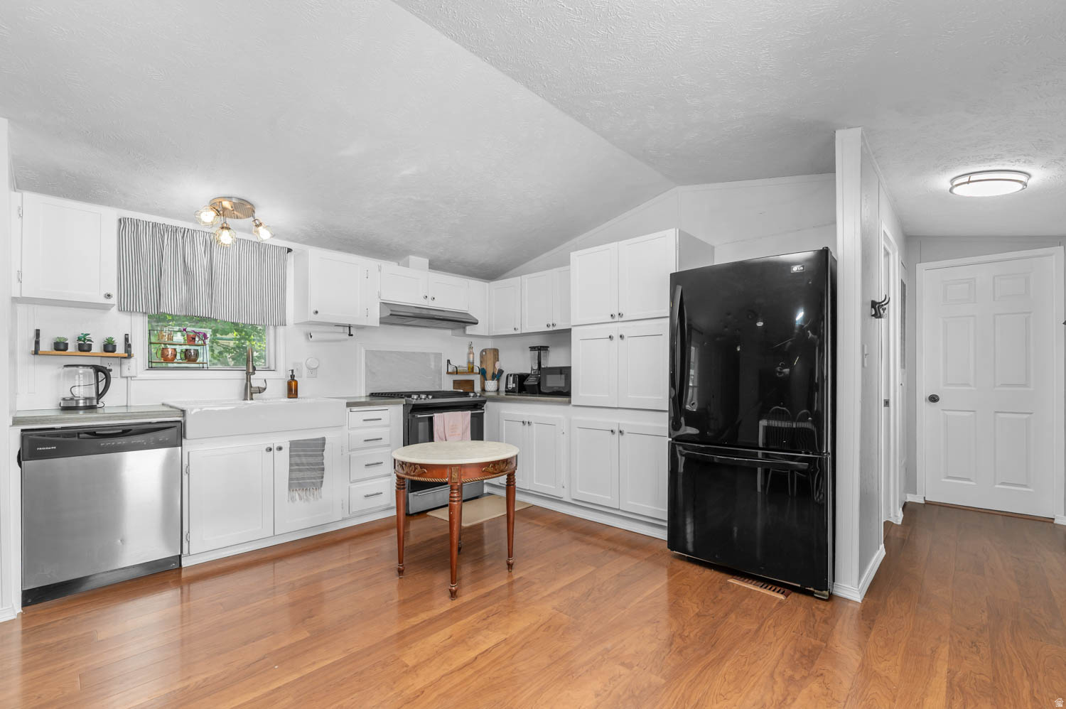 CRESCENTWOOD VILLAGE - Residential