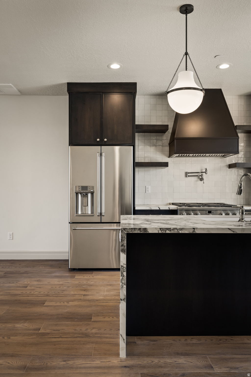 THE IRIS - Residential