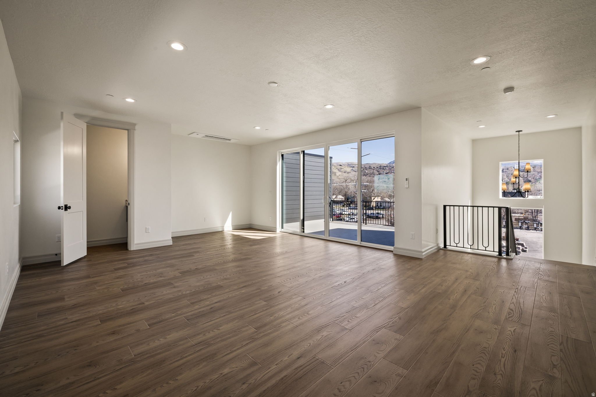 THE IRIS - Residential
