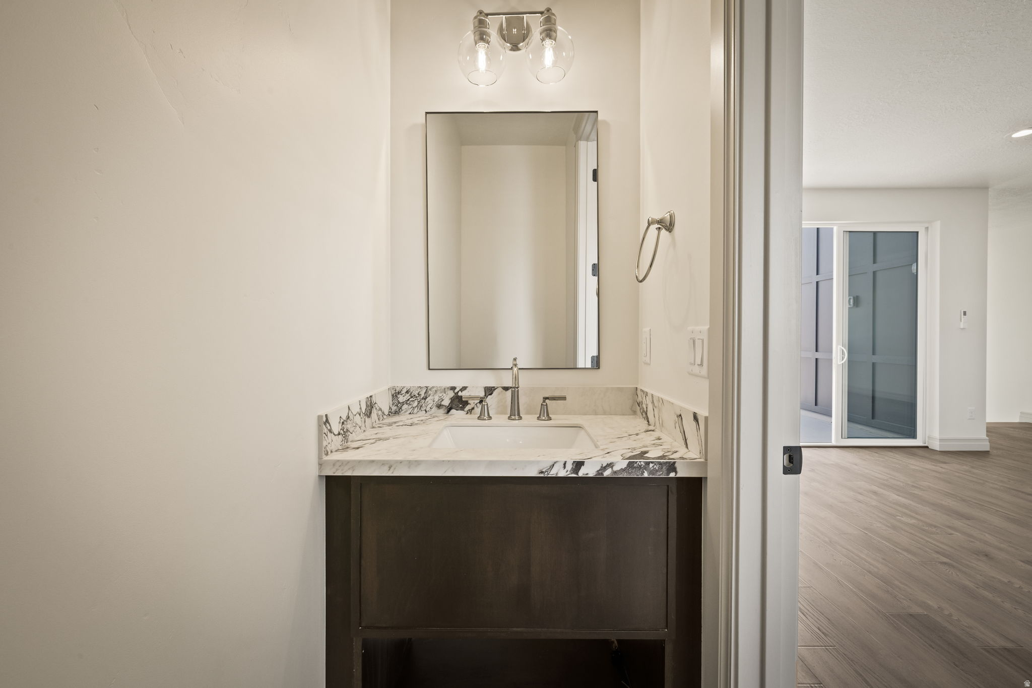 THE IRIS - Residential