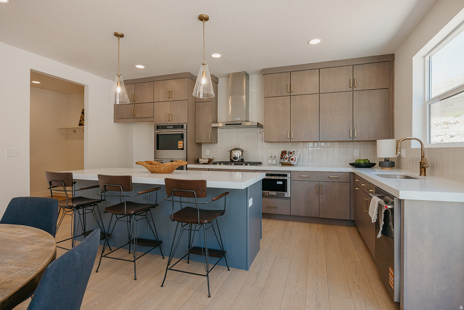 CANYON POINT - Residential
