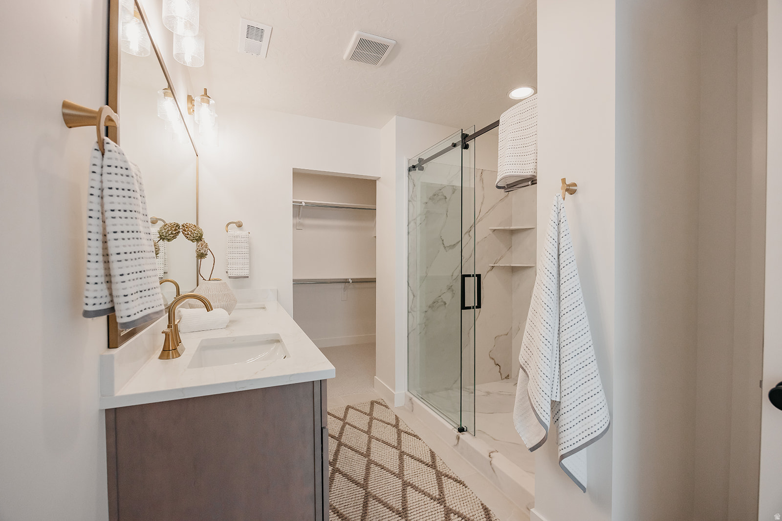 CANYON POINT - Residential