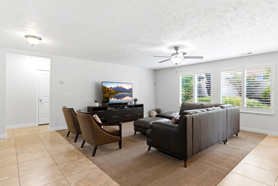 HUNTERS CREEK - Residential