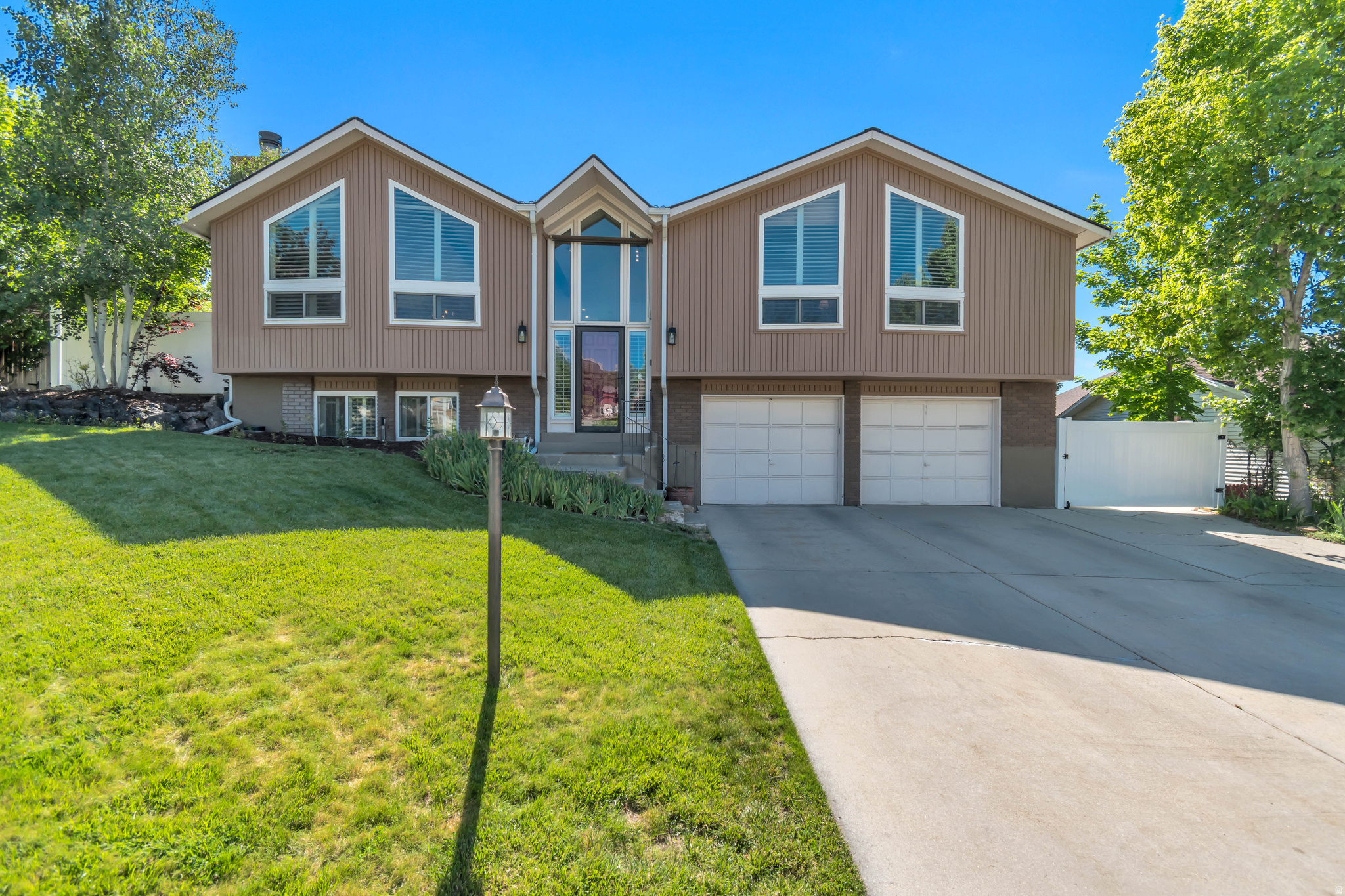 FALCONHURST - Residential