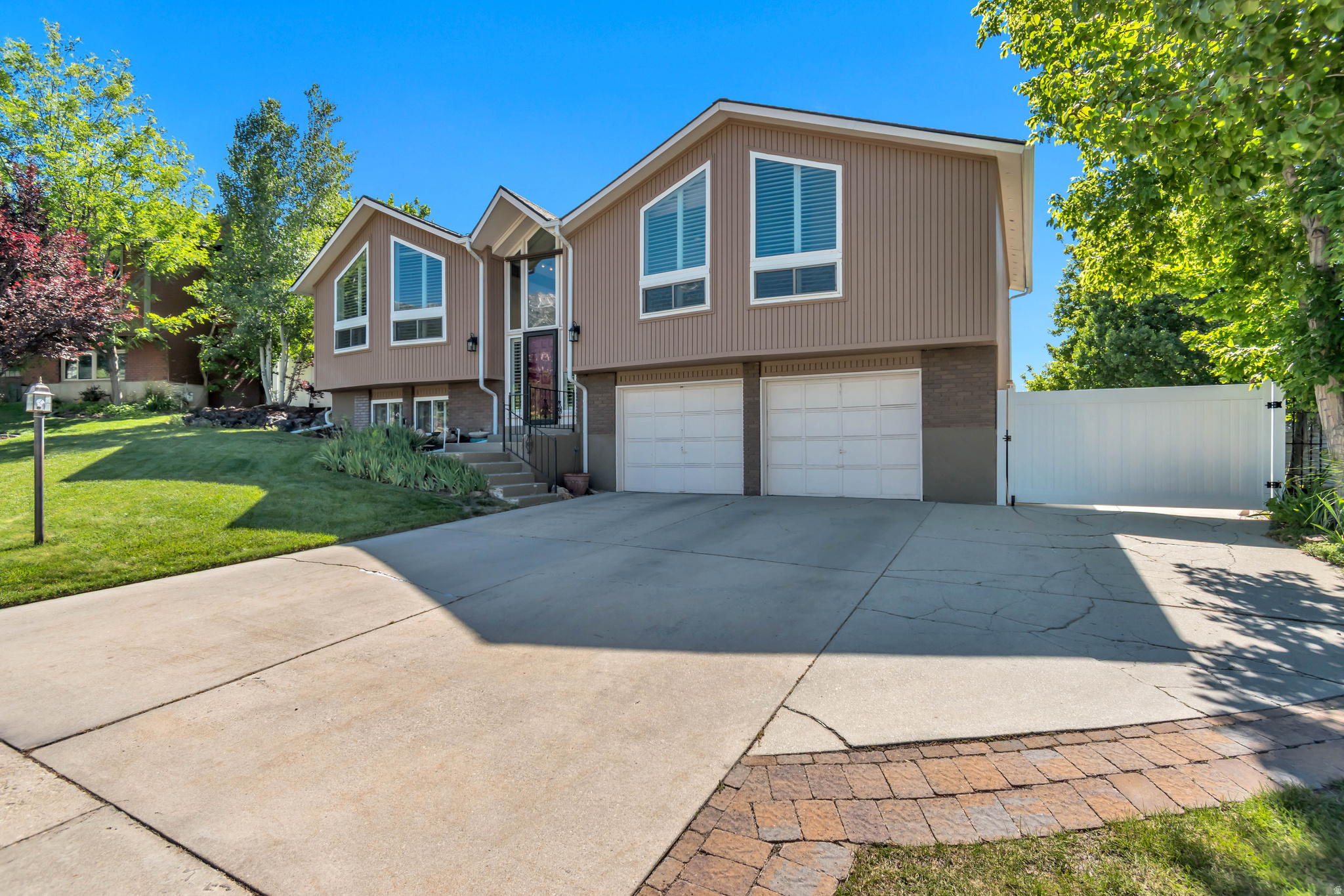 FALCONHURST - Residential