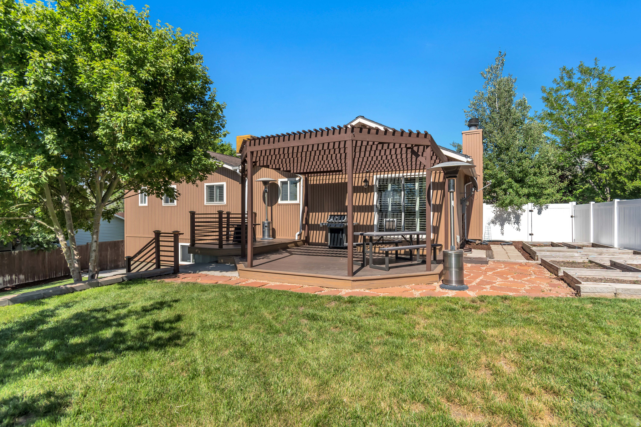 FALCONHURST - Residential