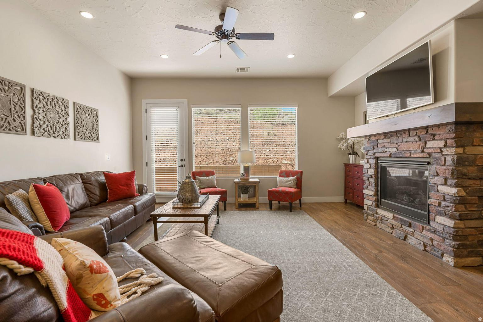 CORAL RIDGE TOWNHOMES PH 3-C - Residential