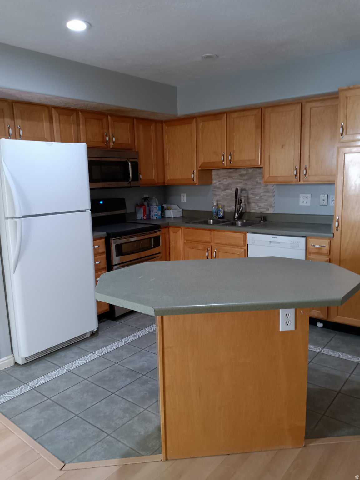 TUSCANY TOWNHOMES PHASE 1 CONDO - Residential