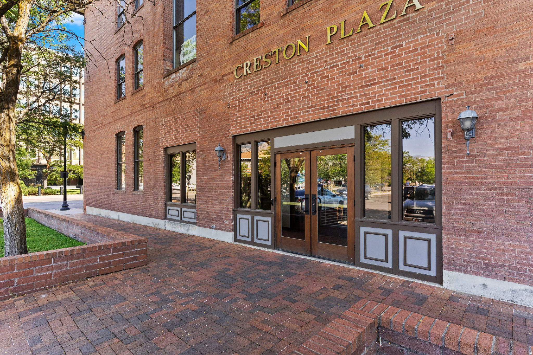 CRESTON PLAZA - Commercial Lease