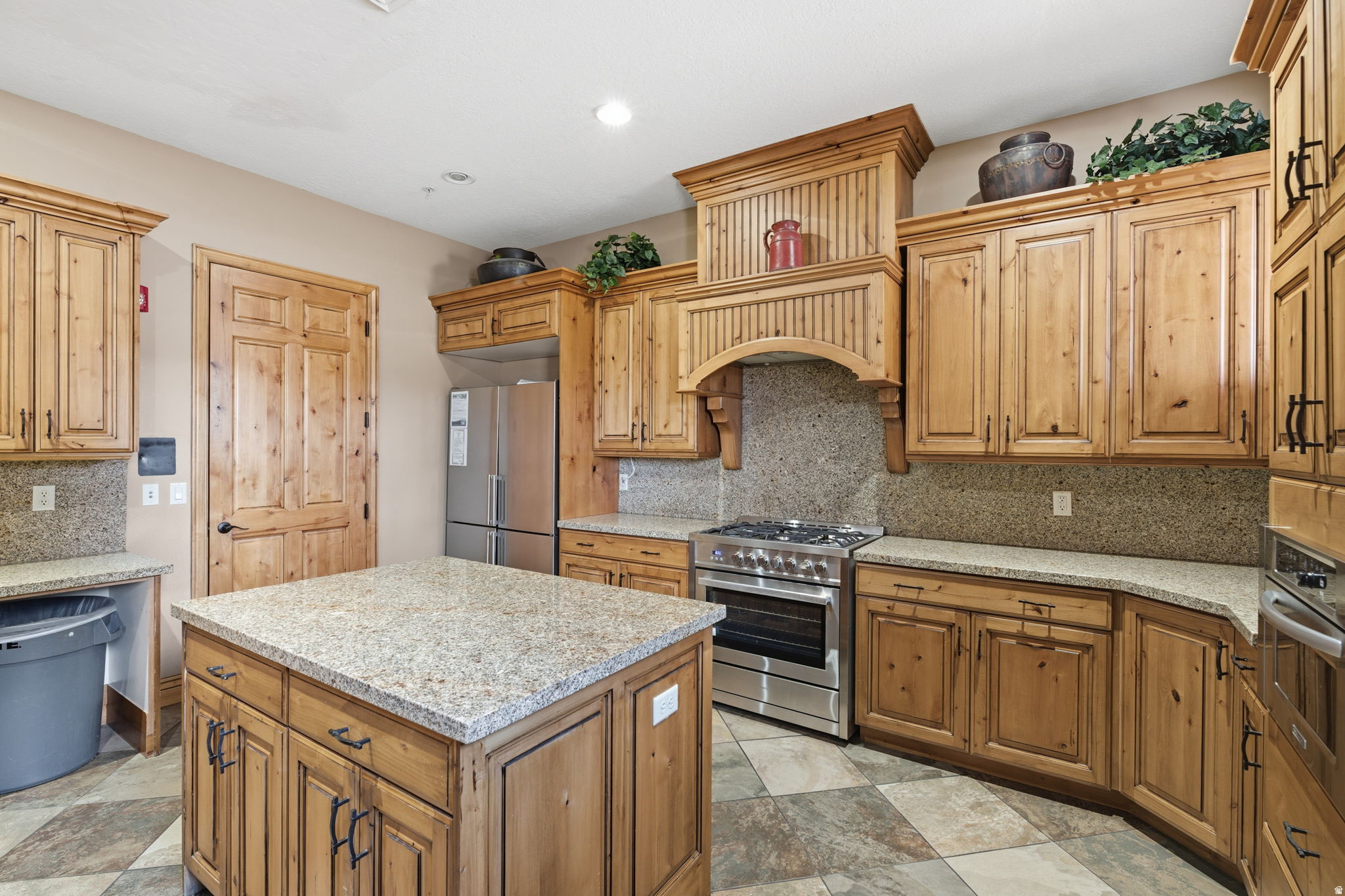 WILSHIRE ESTATES - Residential