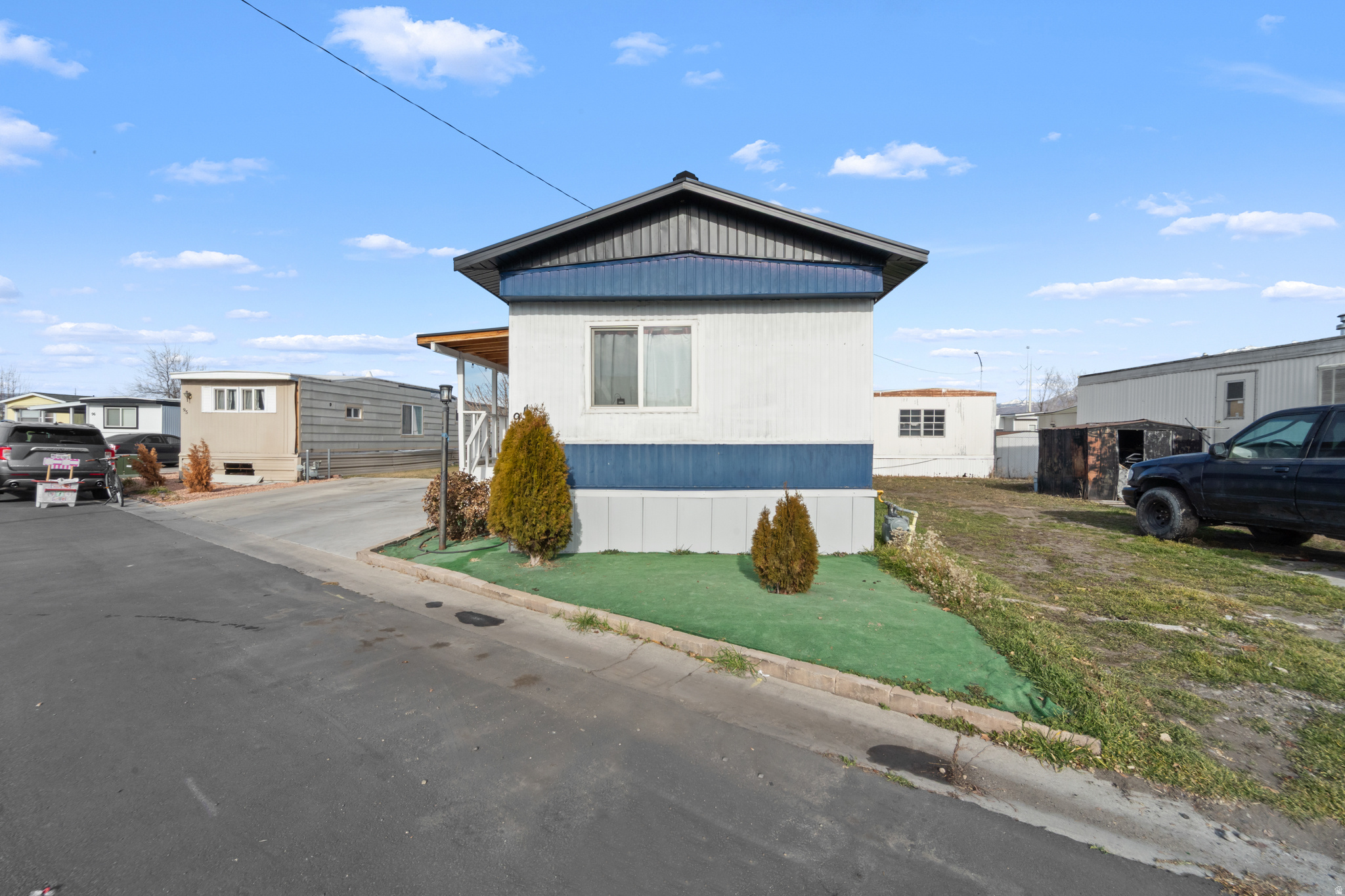 LAMPLIGHTER ESTATES MOBILE HOME PARK - Residential
